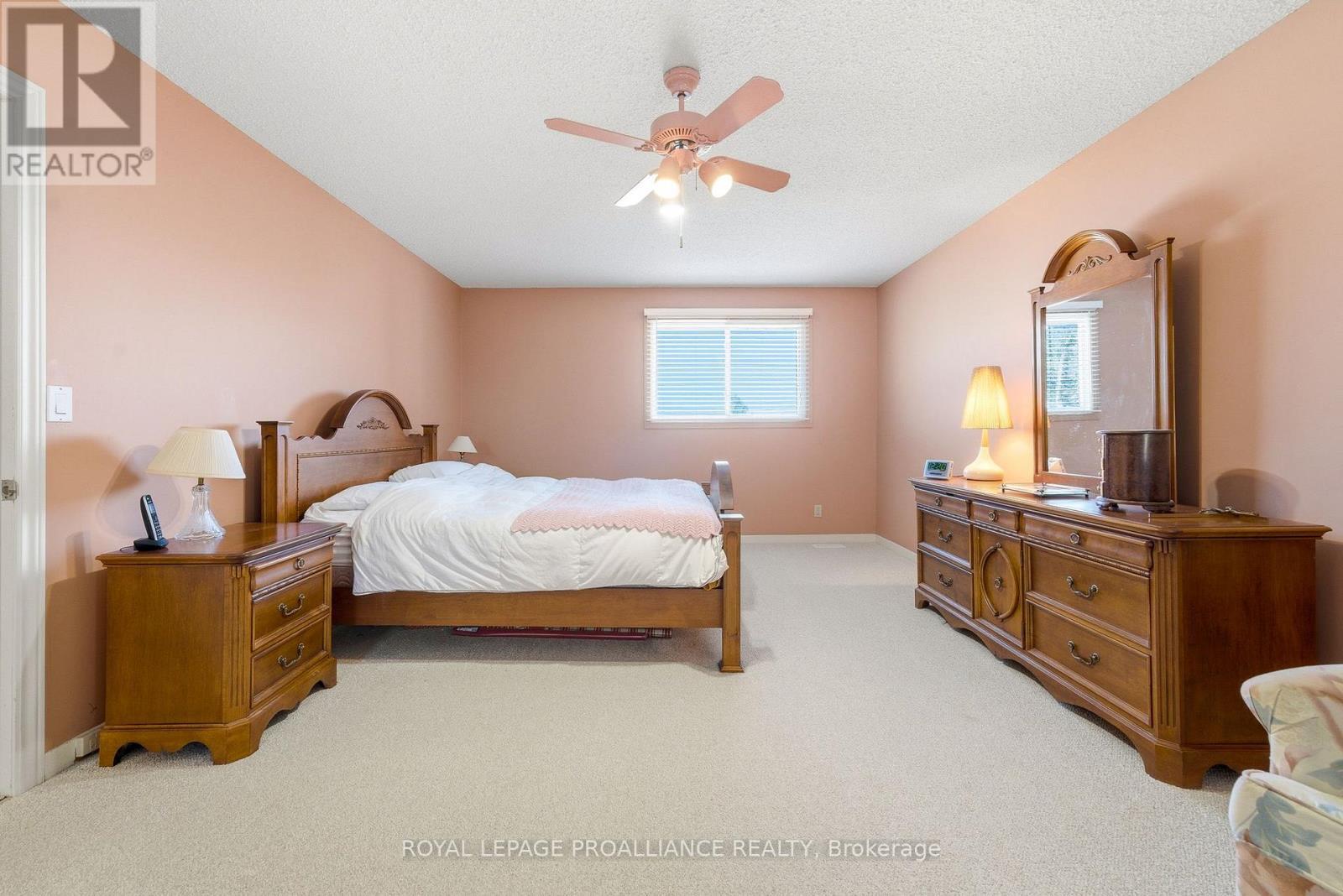 












125 TRACEY PARK DRIVE

,
Belleville (Belleville Ward),




Ontario
K8P5C7

