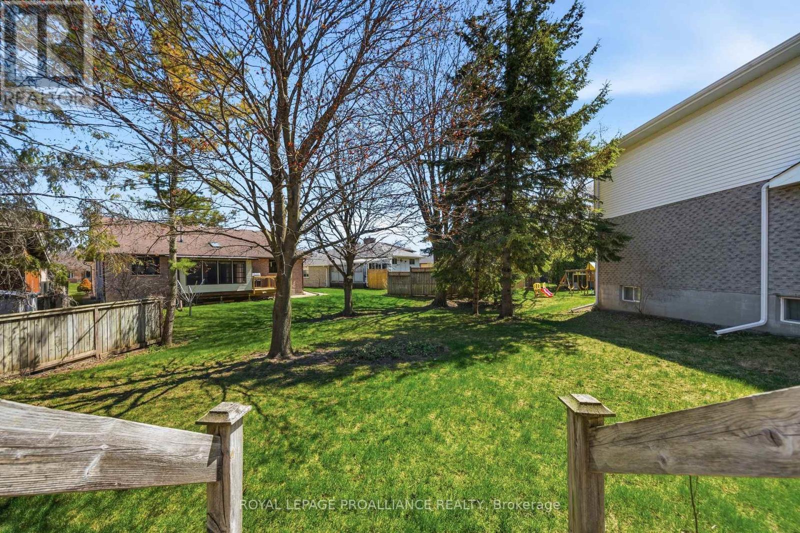 












125 TRACEY PARK DRIVE

,
Belleville (Belleville Ward),




Ontario
K8P5C7

