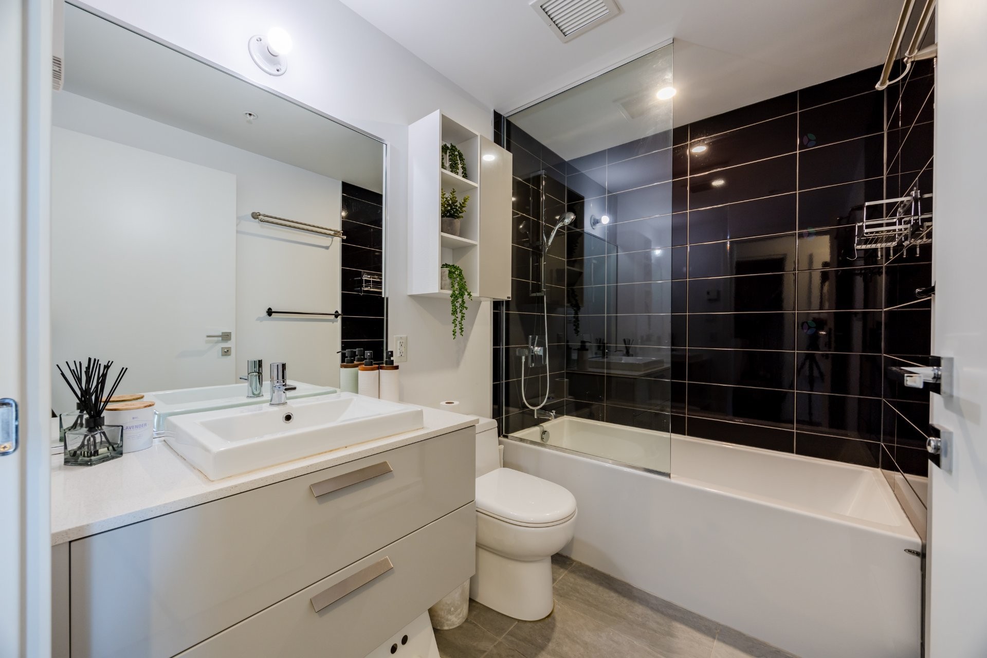 









1239


Rue Drummond

, 601,
Montréal (Ville-Marie),




QC
H3G1V8

