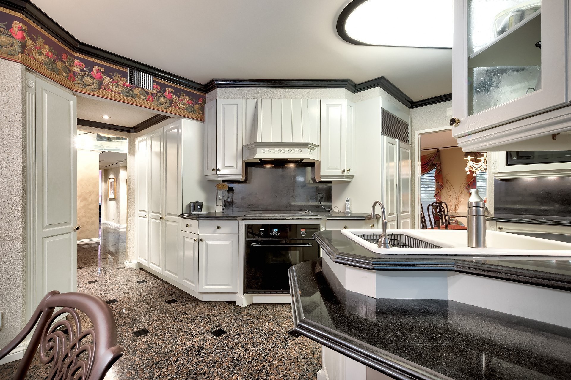 









5720


Av. Rembrandt

, 205,
Côte-Saint-Luc,




QC
H4W3A1

