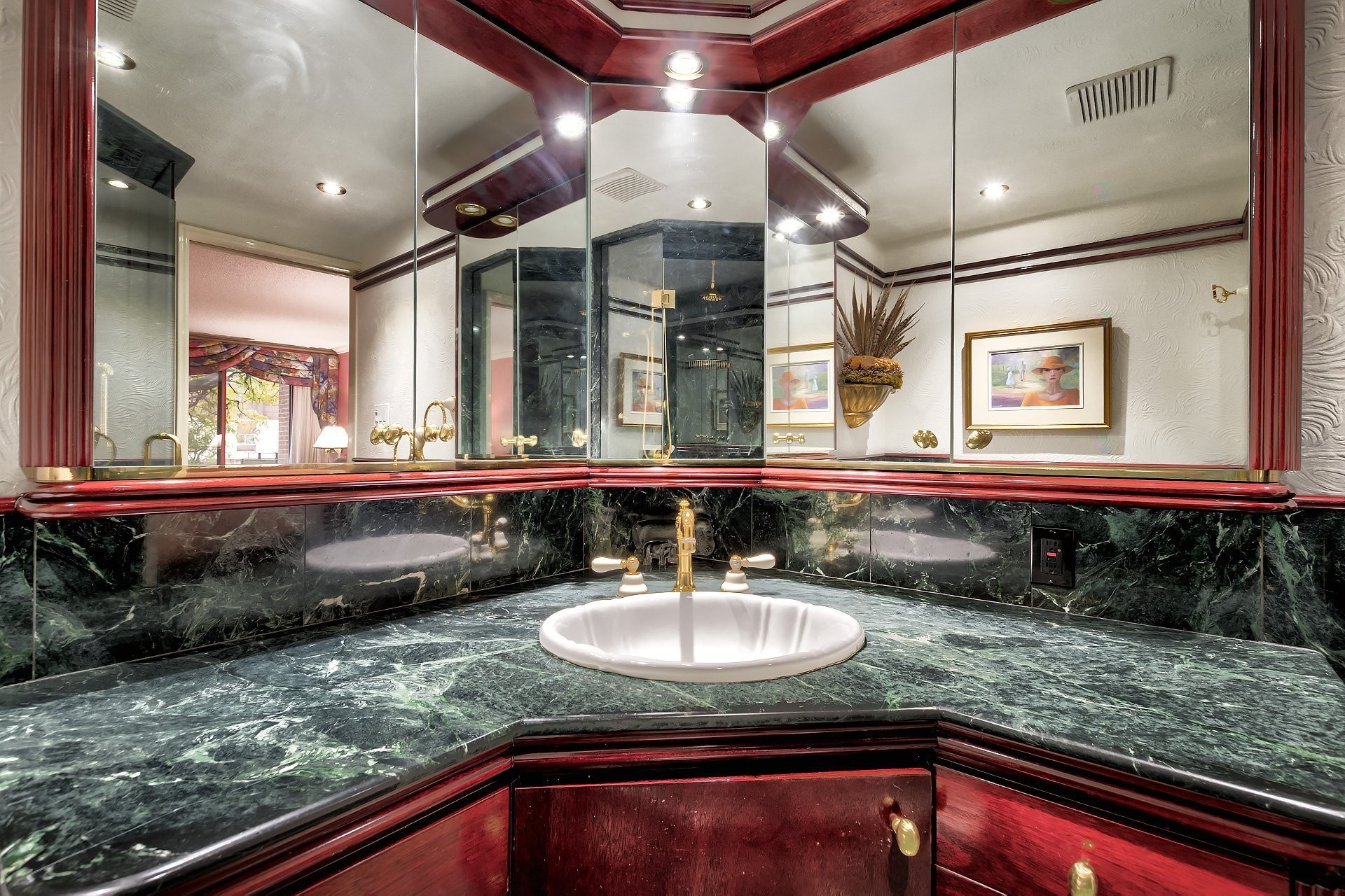 









5720


Av. Rembrandt

, 205,
Côte-Saint-Luc,




QC
H4W3A1

