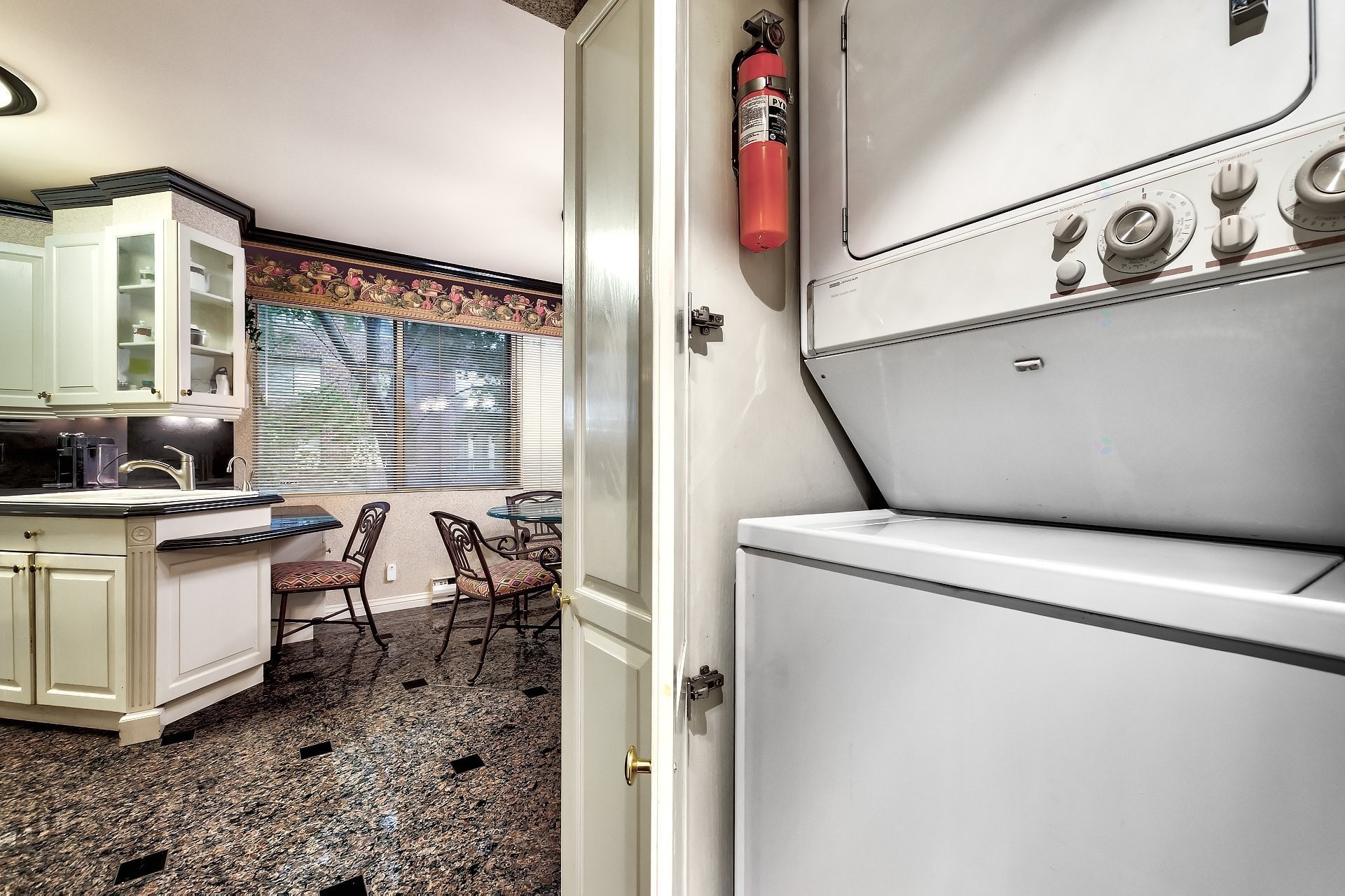 









5720


Av. Rembrandt

, 205,
Côte-Saint-Luc,




QC
H4W3A1

