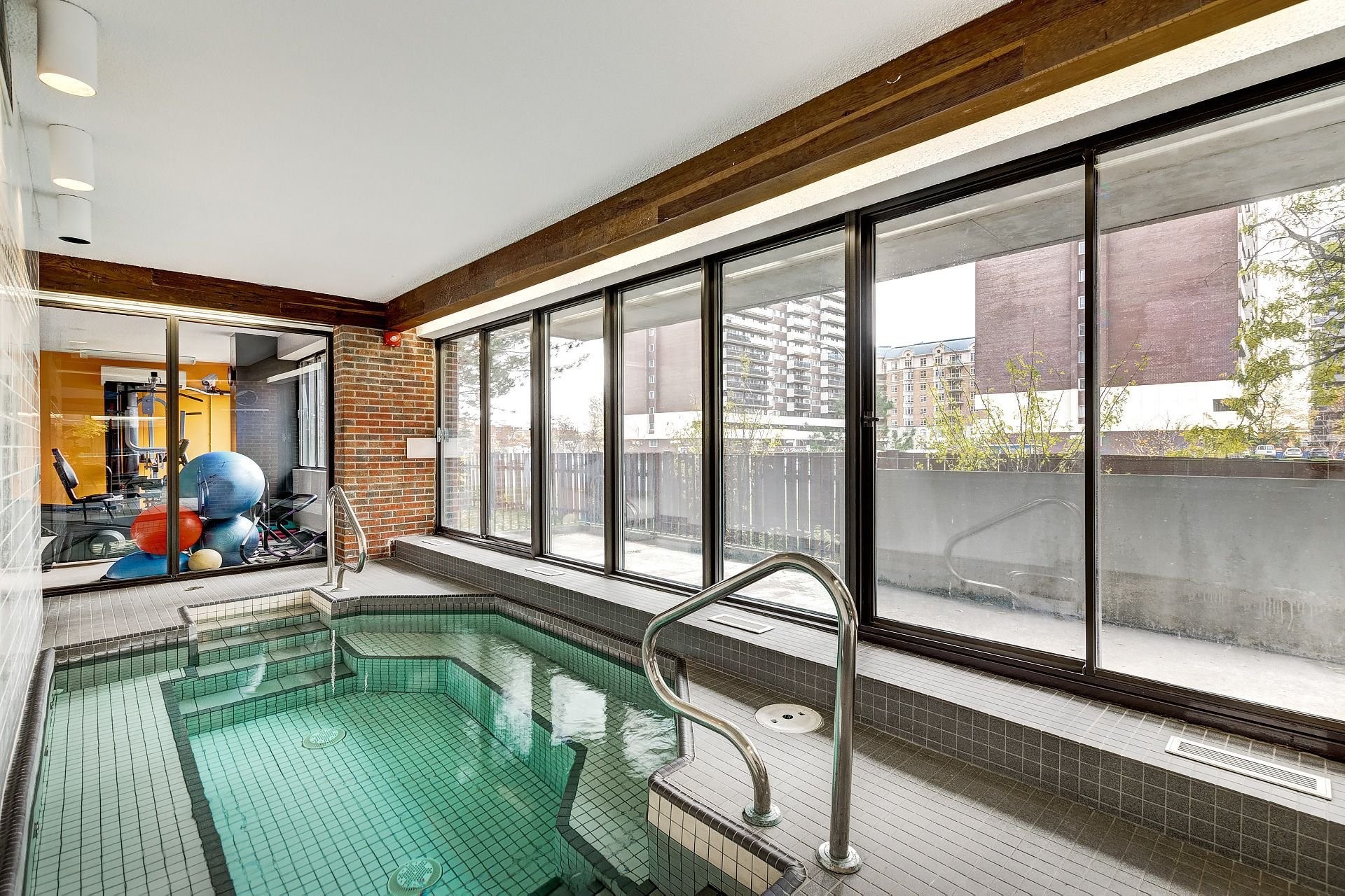 









5720


Av. Rembrandt

, 205,
Côte-Saint-Luc,




QC
H4W3A1

