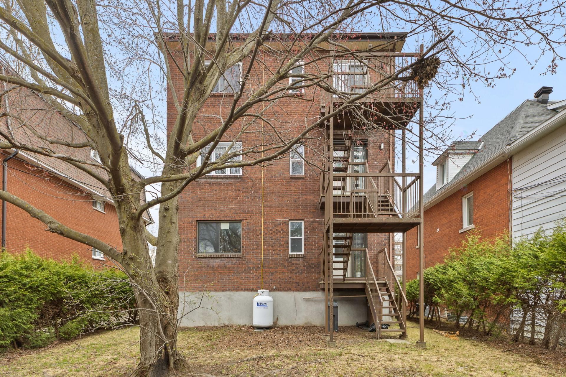 









160


Boul. du Mont-Bleu

, 2,
Gatineau (Hull),




QC
J8Z1K1

