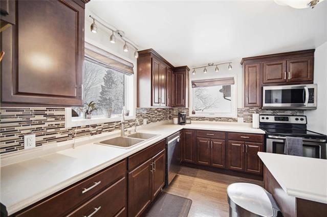 









270


BERNAT

RD,
Grande Pointe,




MB
R5A 1H1

