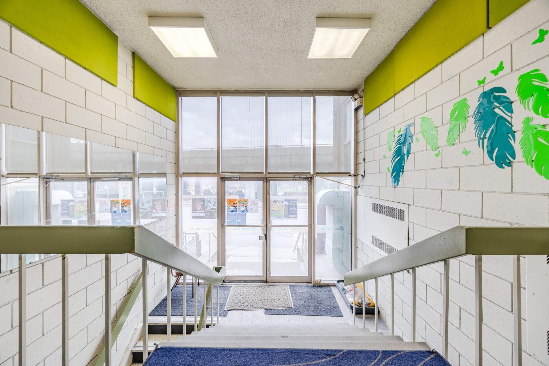 









690


Boul. Crémazie E.

,
Montréal (Villeray/Saint-Michel/Parc-Extension),




QC
H2P1E9

