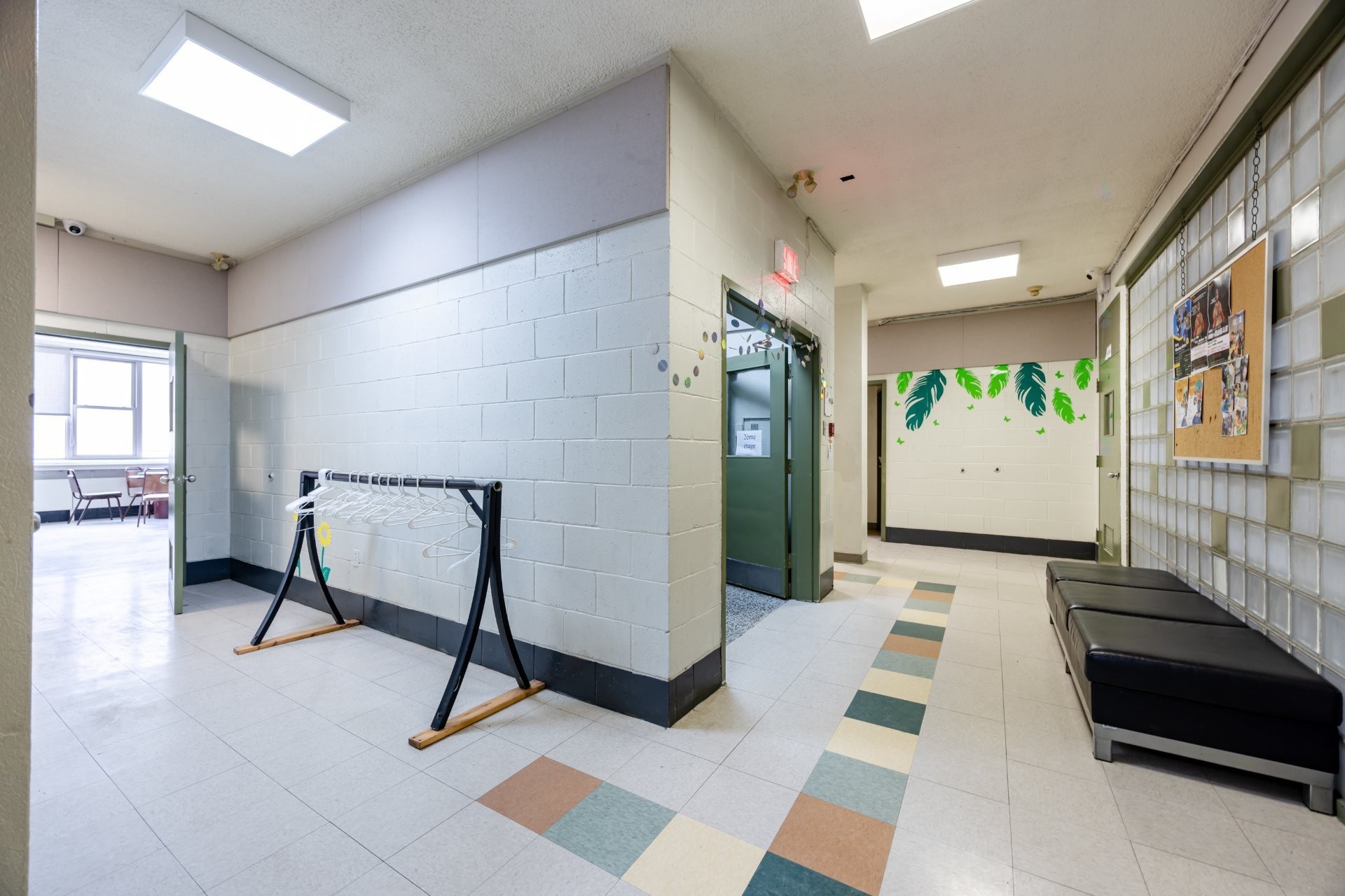 









690


Boul. Crémazie E.

,
Montréal (Villeray/Saint-Michel/Parc-Extension),




QC
H2P1E9

