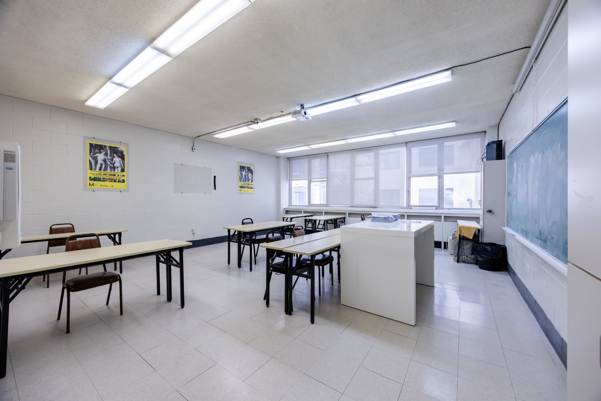 









690


Boul. Crémazie E.

,
Montréal (Villeray/Saint-Michel/Parc-Extension),




QC
H2P1E9

