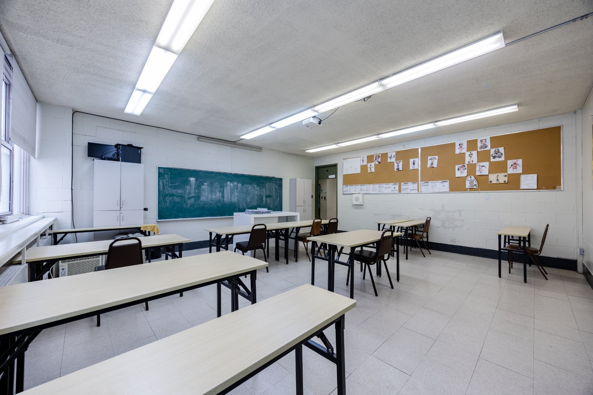 









690


Boul. Crémazie E.

,
Montréal (Villeray/Saint-Michel/Parc-Extension),




QC
H2P1E9

