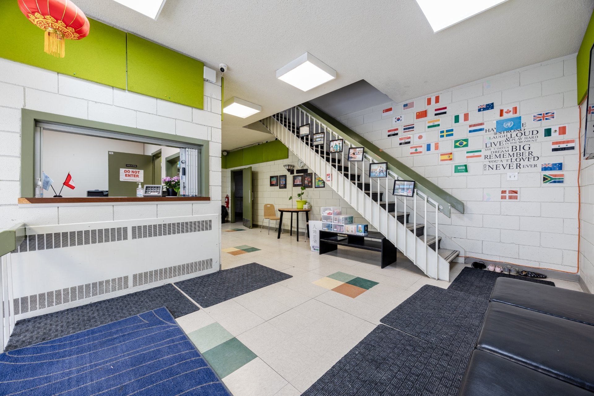 









690


Boul. Crémazie E.

,
Montréal (Villeray/Saint-Michel/Parc-Extension),




QC
H2P1E9

