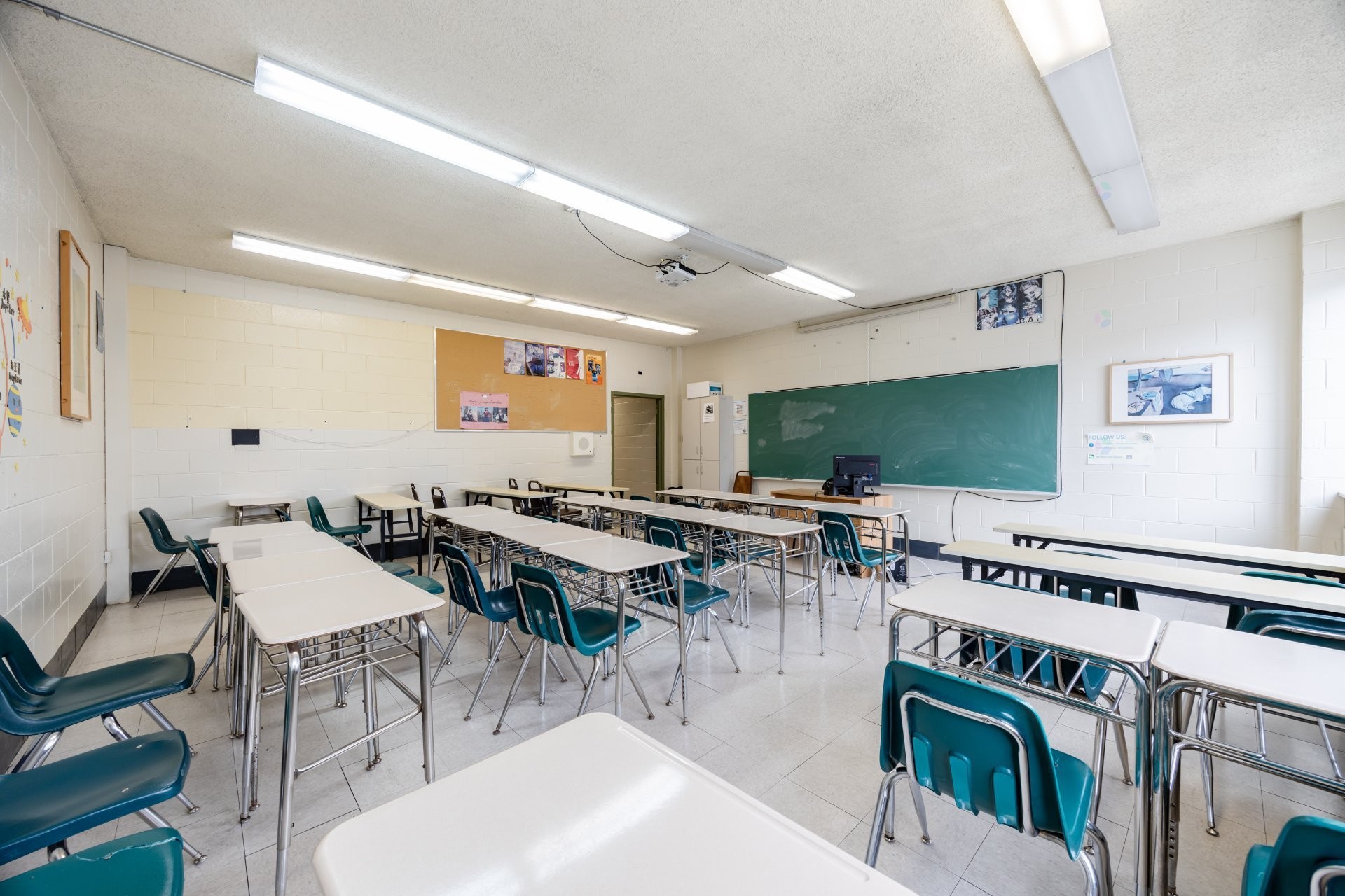 









690


Boul. Crémazie E.

,
Montréal (Villeray/Saint-Michel/Parc-Extension),




QC
H2P1E9

