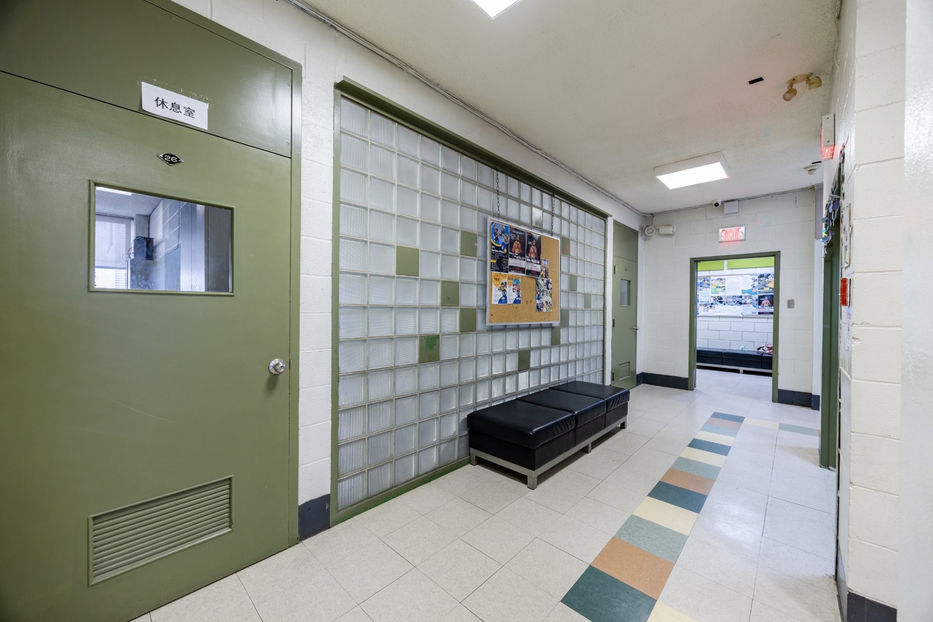 









690


Boul. Crémazie E.

,
Montréal (Villeray/Saint-Michel/Parc-Extension),




QC
H2P1E9

