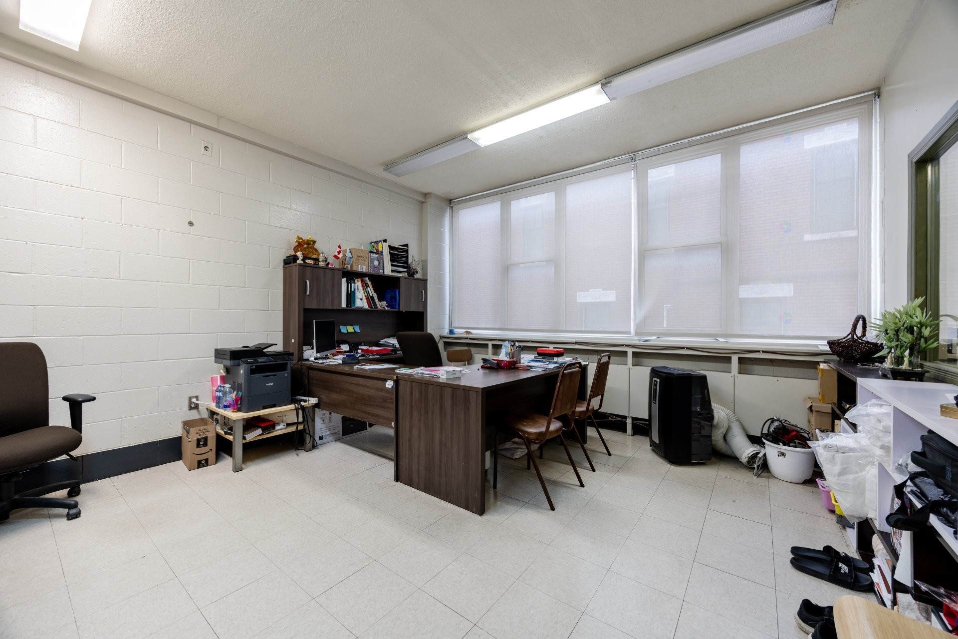 









690


Boul. Crémazie E.

,
Montréal (Villeray/Saint-Michel/Parc-Extension),




QC
H2P1E9

