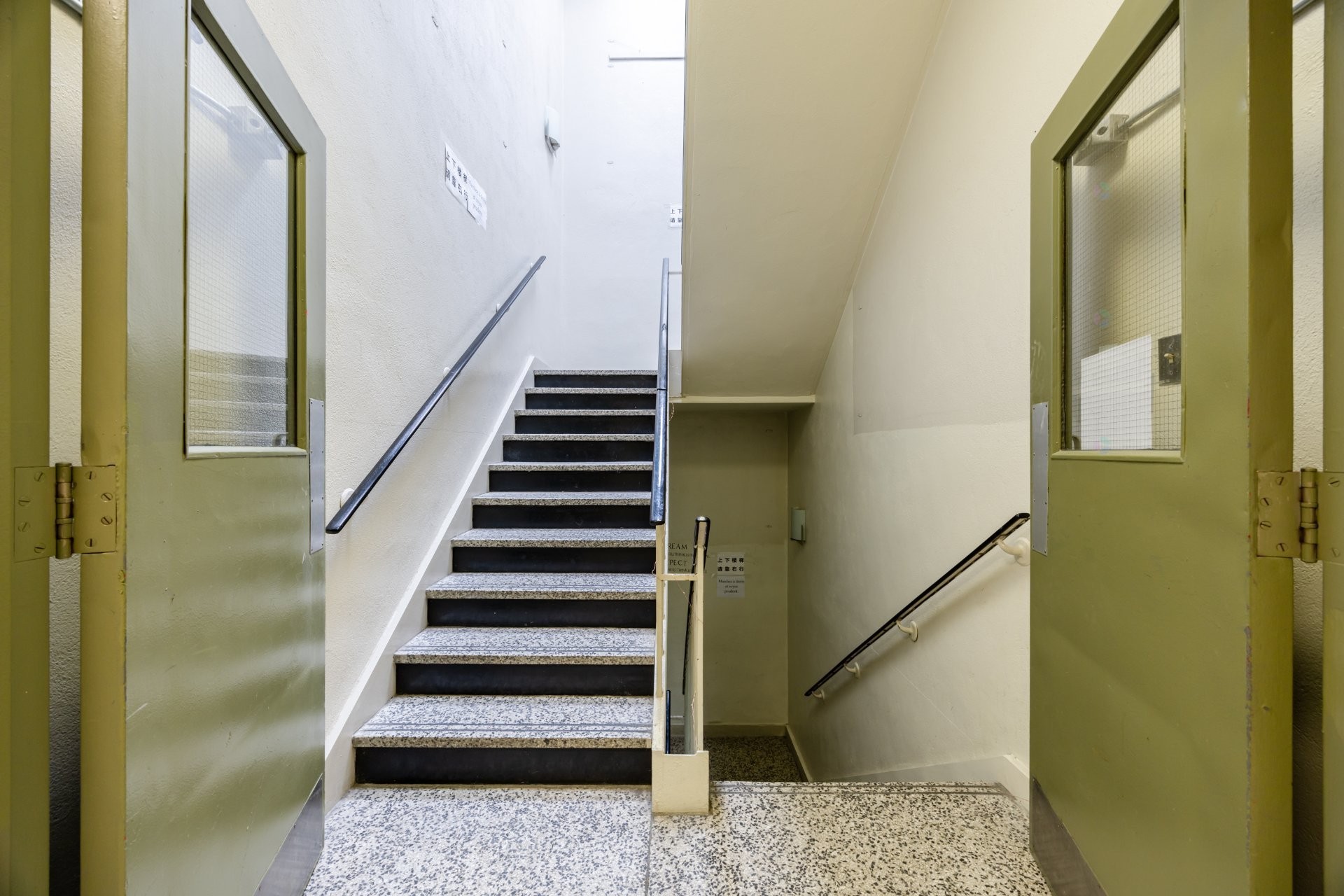 









690


Boul. Crémazie E.

,
Montréal (Villeray/Saint-Michel/Parc-Extension),




QC
H2P1E9

