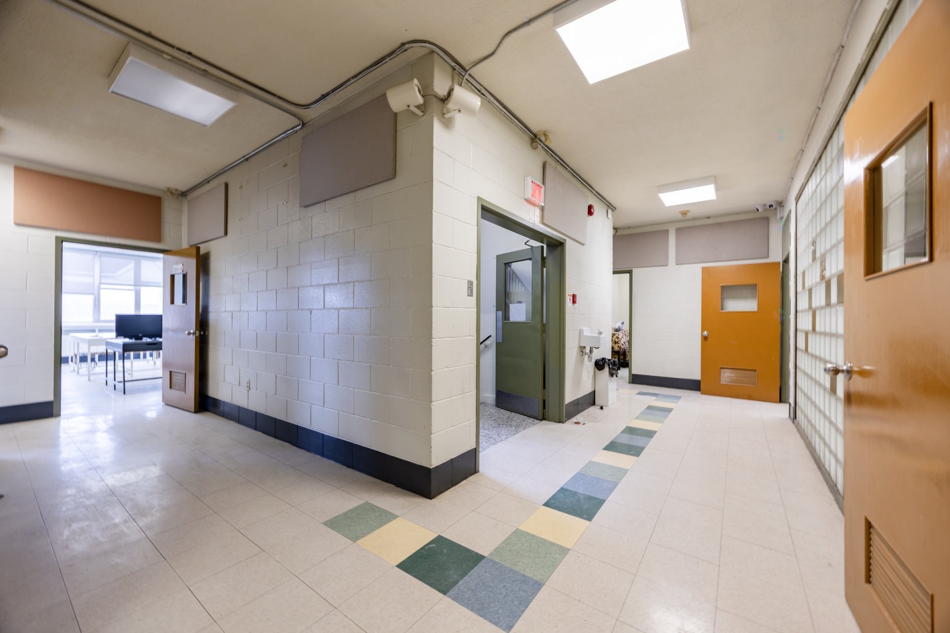 









690


Boul. Crémazie E.

,
Montréal (Villeray/Saint-Michel/Parc-Extension),




QC
H2P1E9

