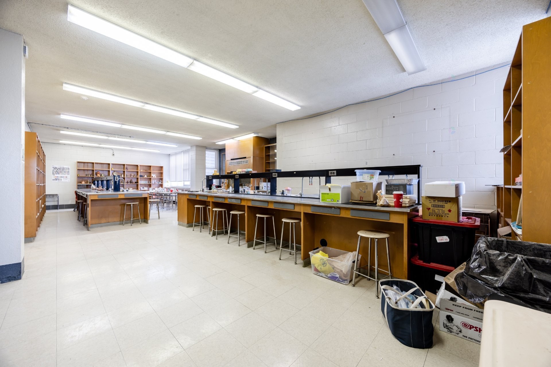 









690


Boul. Crémazie E.

,
Montréal (Villeray/Saint-Michel/Parc-Extension),




QC
H2P1E9

