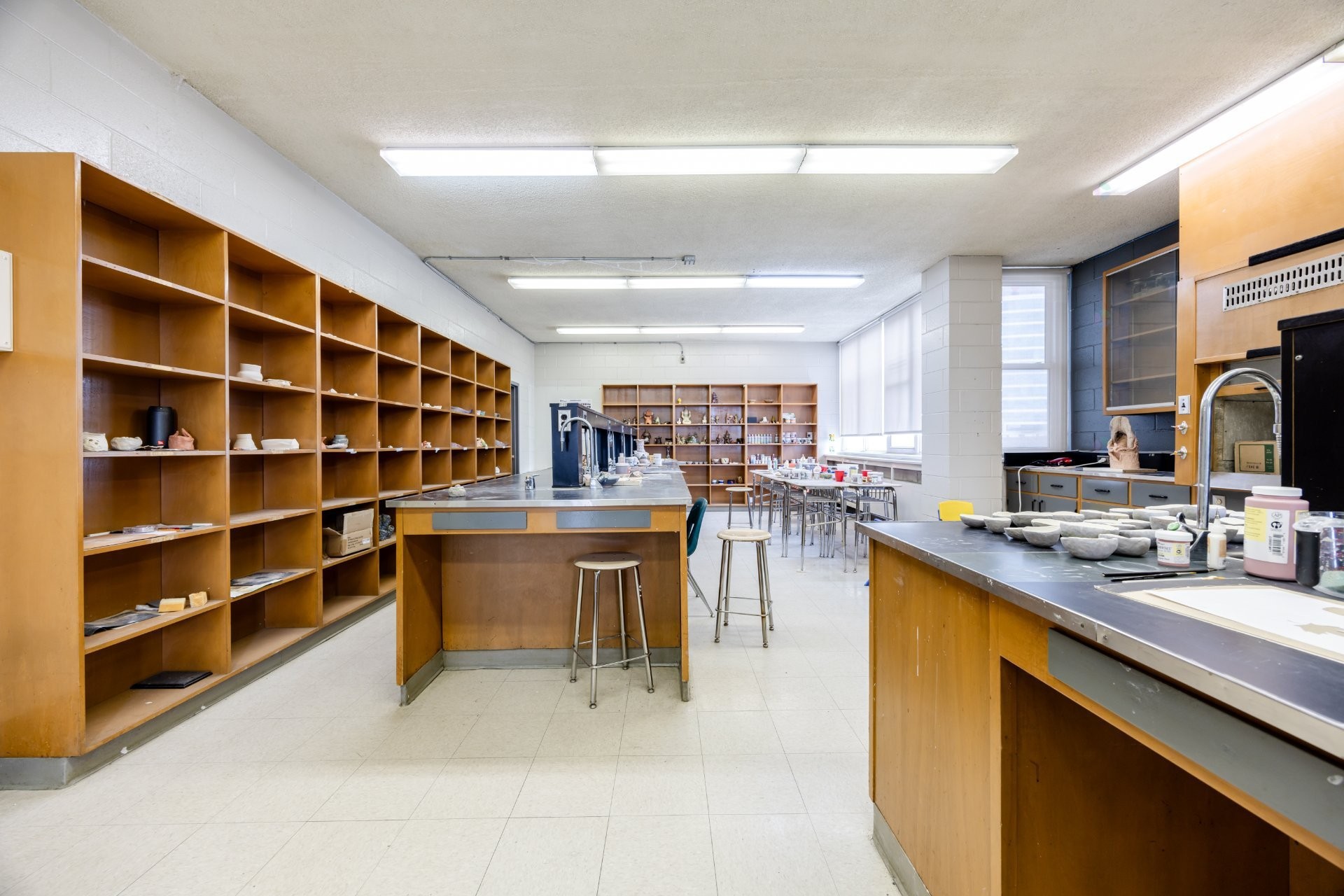 









690


Boul. Crémazie E.

,
Montréal (Villeray/Saint-Michel/Parc-Extension),




QC
H2P1E9

