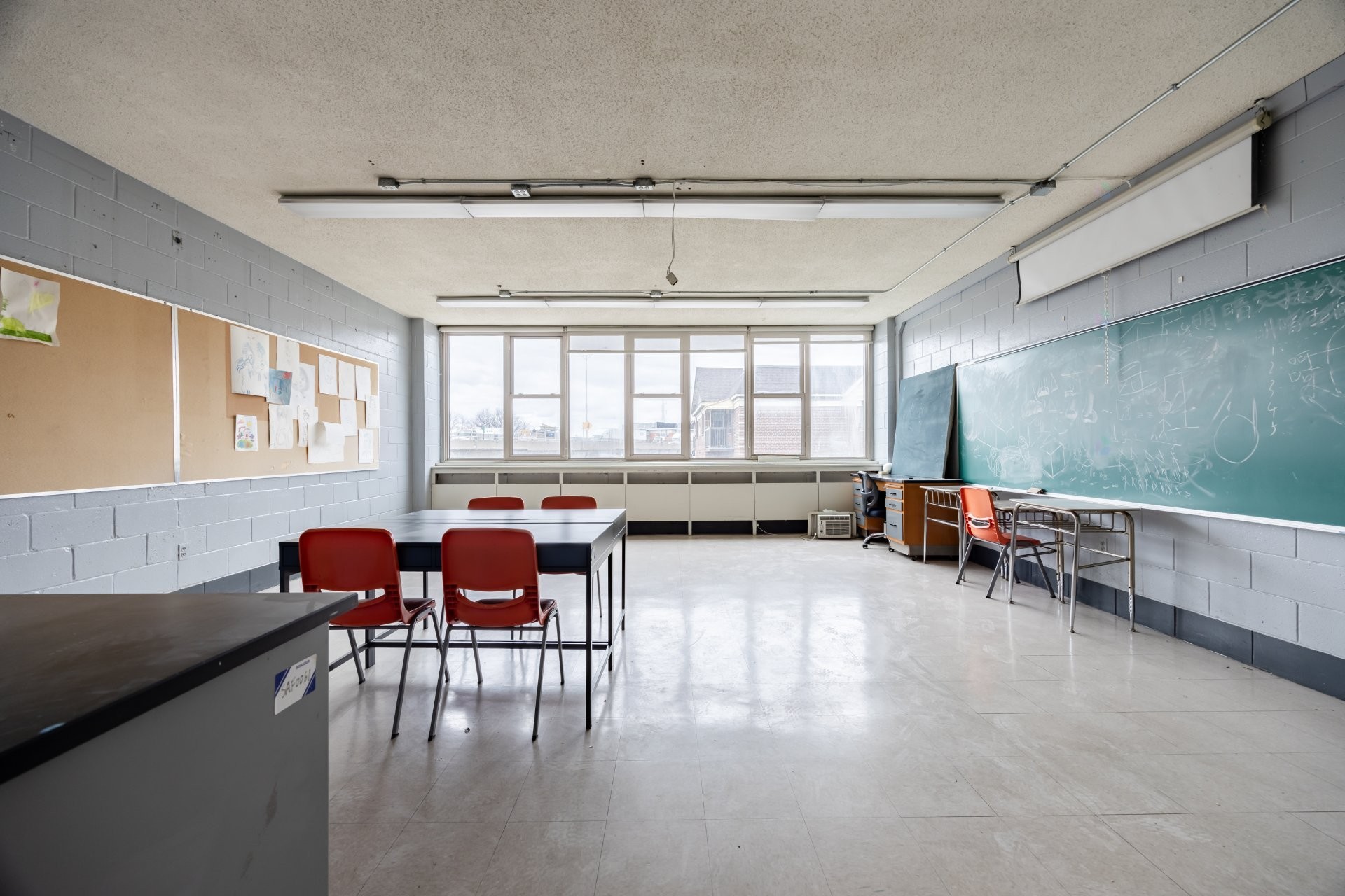 









690


Boul. Crémazie E.

,
Montréal (Villeray/Saint-Michel/Parc-Extension),




QC
H2P1E9

