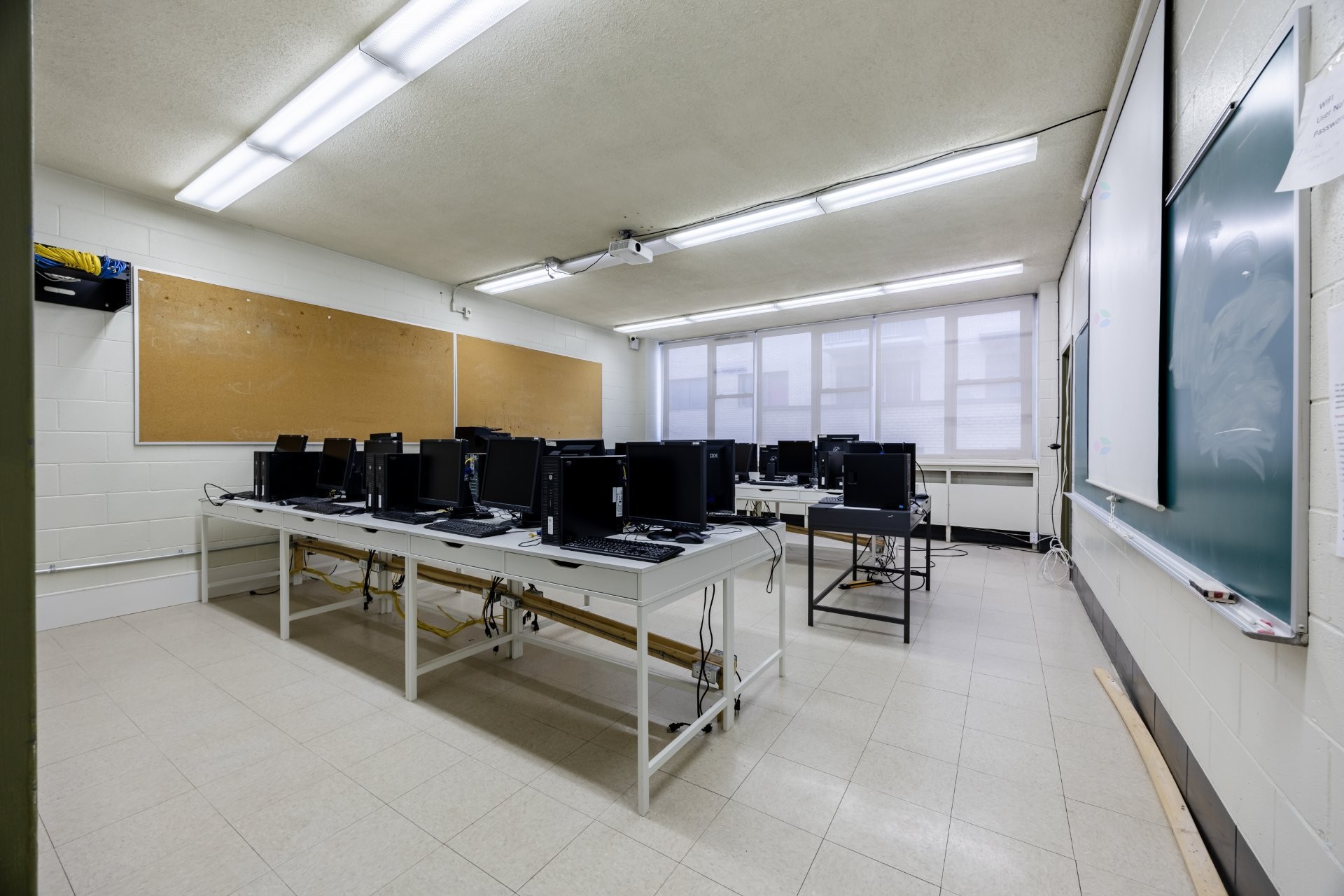 









690


Boul. Crémazie E.

,
Montréal (Villeray/Saint-Michel/Parc-Extension),




QC
H2P1E9

