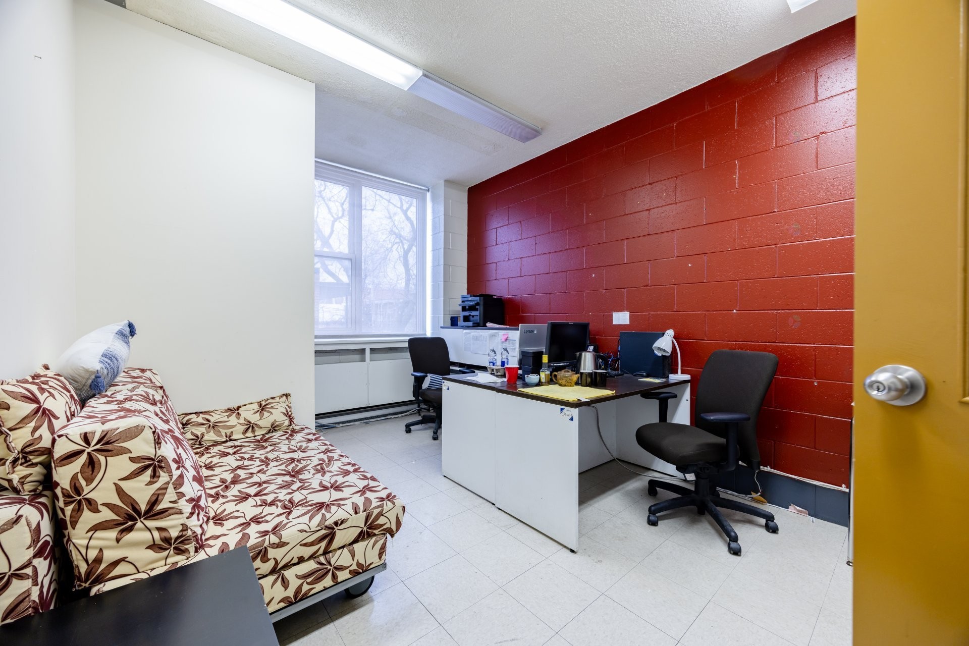 









690


Boul. Crémazie E.

,
Montréal (Villeray/Saint-Michel/Parc-Extension),




QC
H2P1E9

