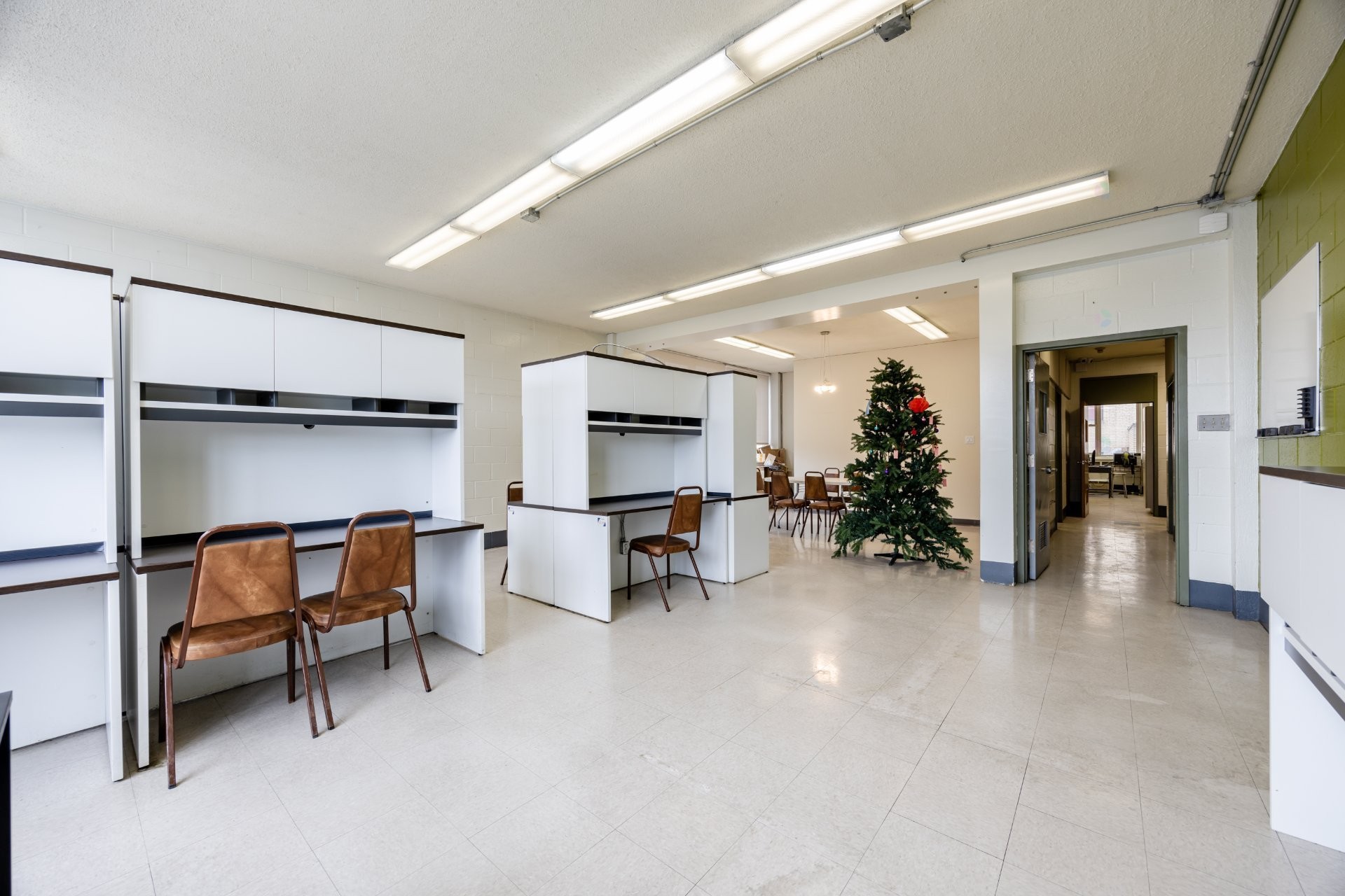 









690


Boul. Crémazie E.

,
Montréal (Villeray/Saint-Michel/Parc-Extension),




QC
H2P1E9

