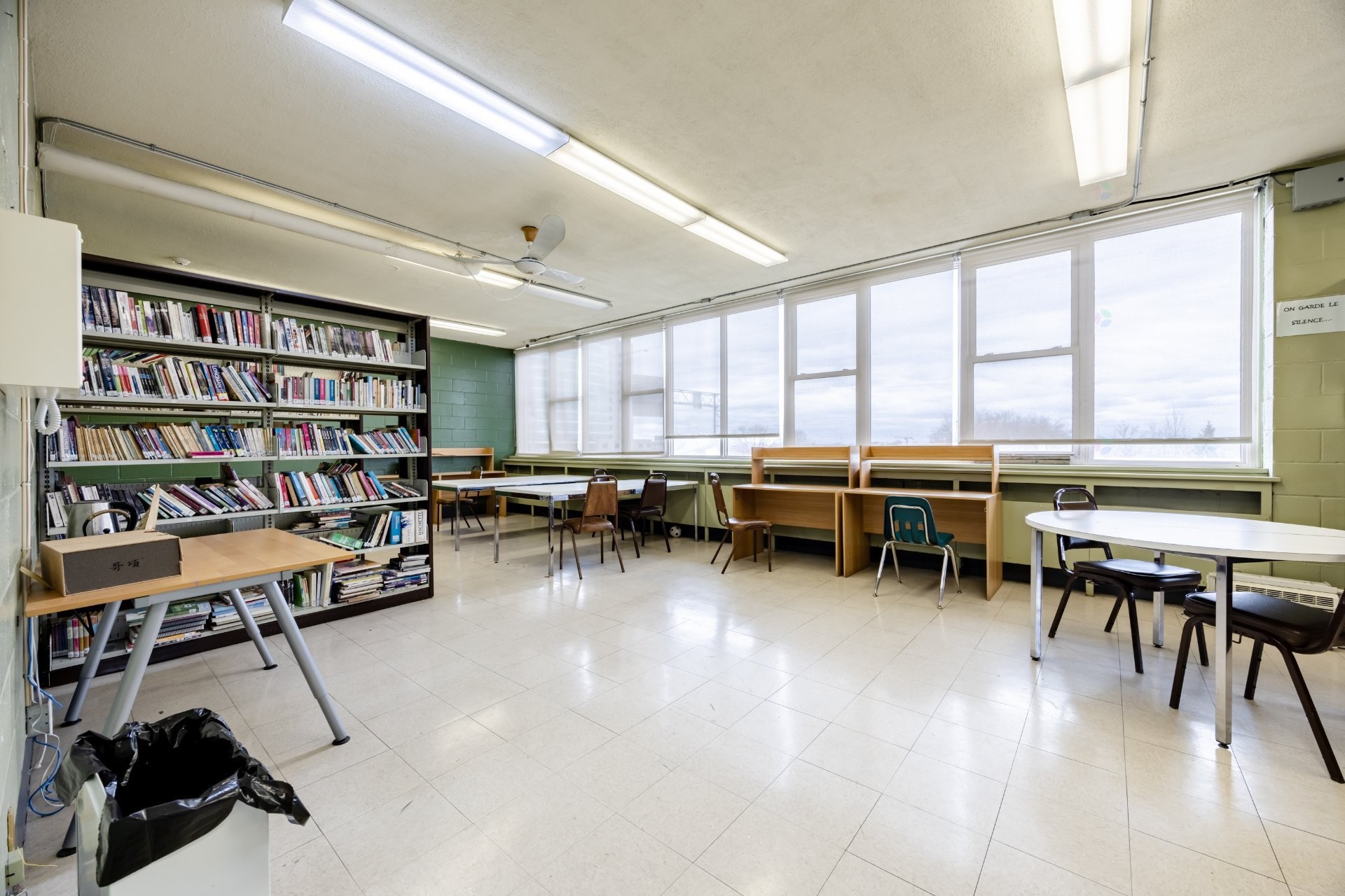 









690


Boul. Crémazie E.

,
Montréal (Villeray/Saint-Michel/Parc-Extension),




QC
H2P1E9

