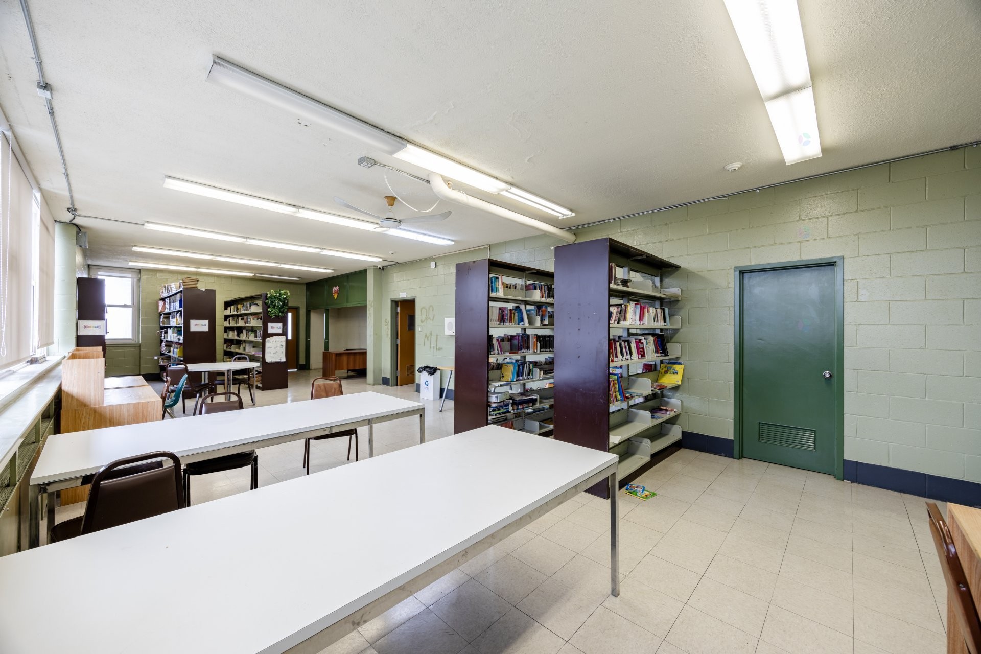 









690


Boul. Crémazie E.

,
Montréal (Villeray/Saint-Michel/Parc-Extension),




QC
H2P1E9

