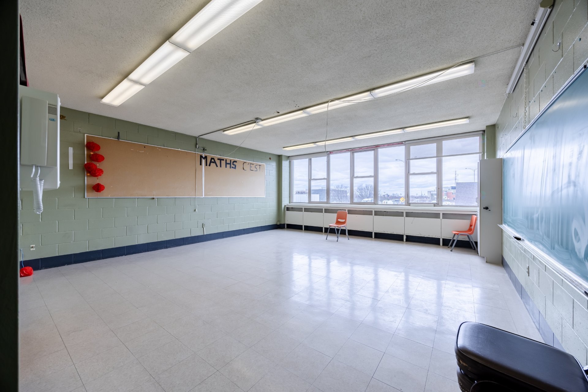 









690


Boul. Crémazie E.

,
Montréal (Villeray/Saint-Michel/Parc-Extension),




QC
H2P1E9

