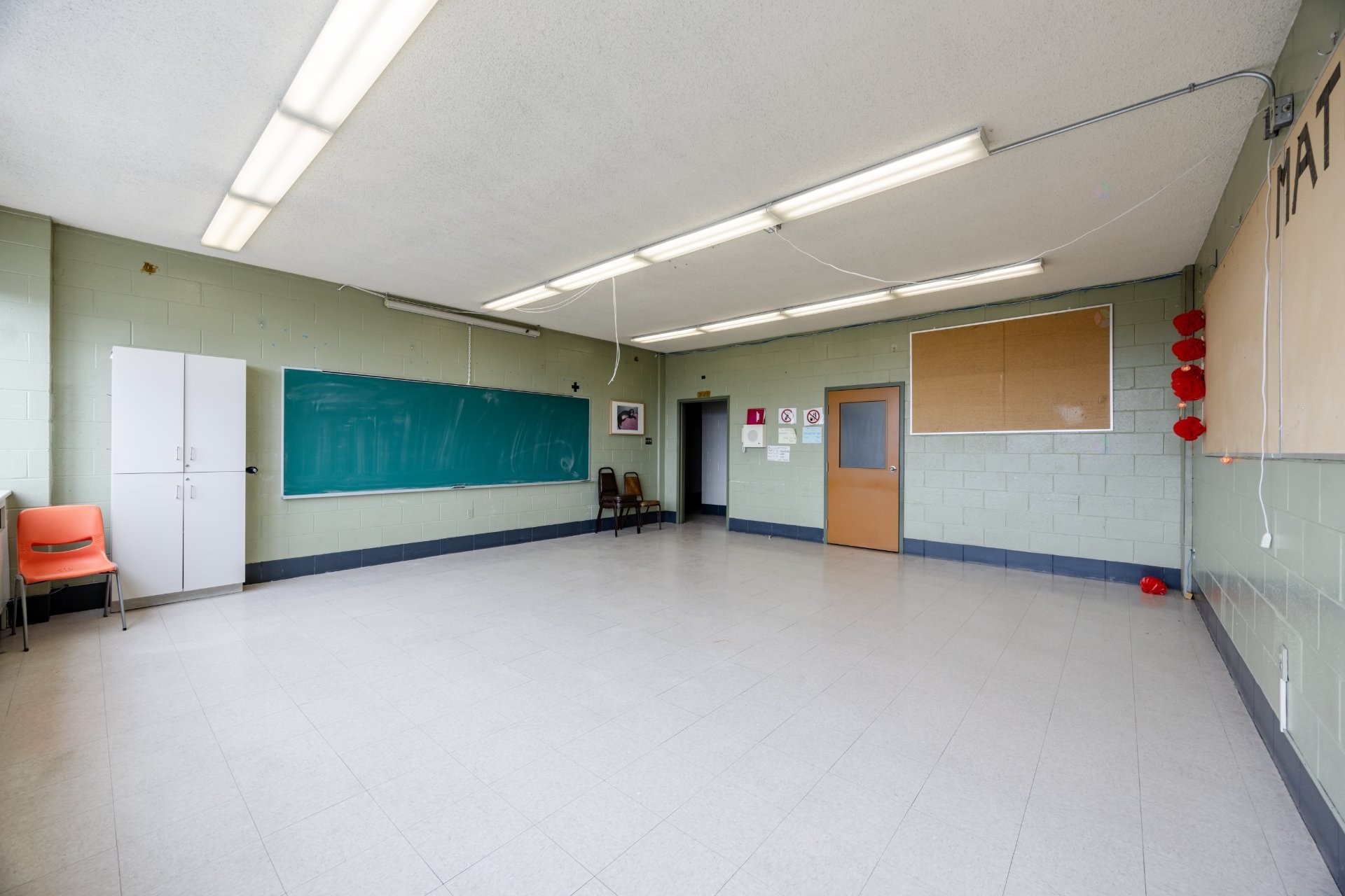 









690


Boul. Crémazie E.

,
Montréal (Villeray/Saint-Michel/Parc-Extension),




QC
H2P1E9

