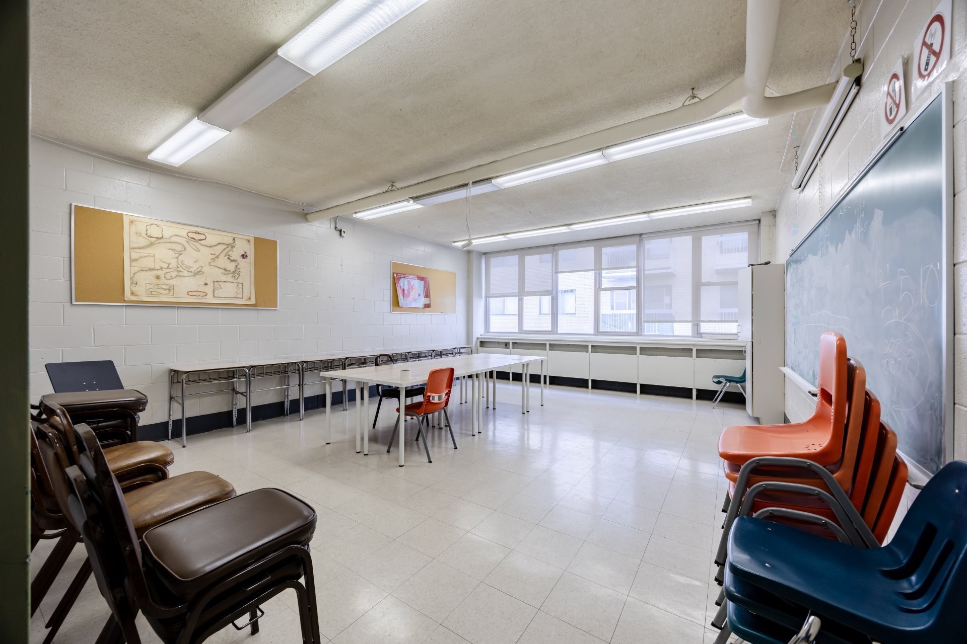 









690


Boul. Crémazie E.

,
Montréal (Villeray/Saint-Michel/Parc-Extension),




QC
H2P1E9

