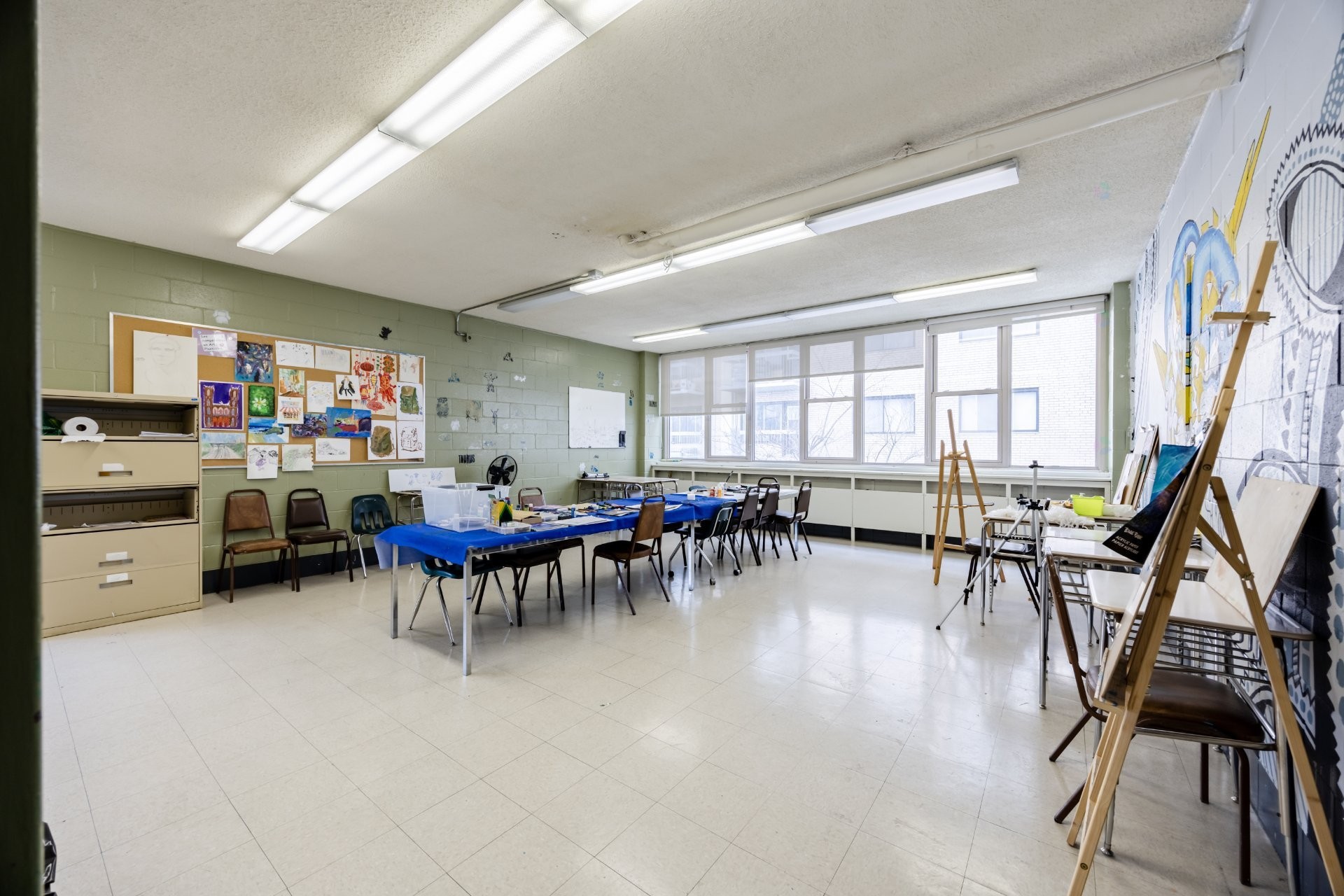 









690


Boul. Crémazie E.

,
Montréal (Villeray/Saint-Michel/Parc-Extension),




QC
H2P1E9

