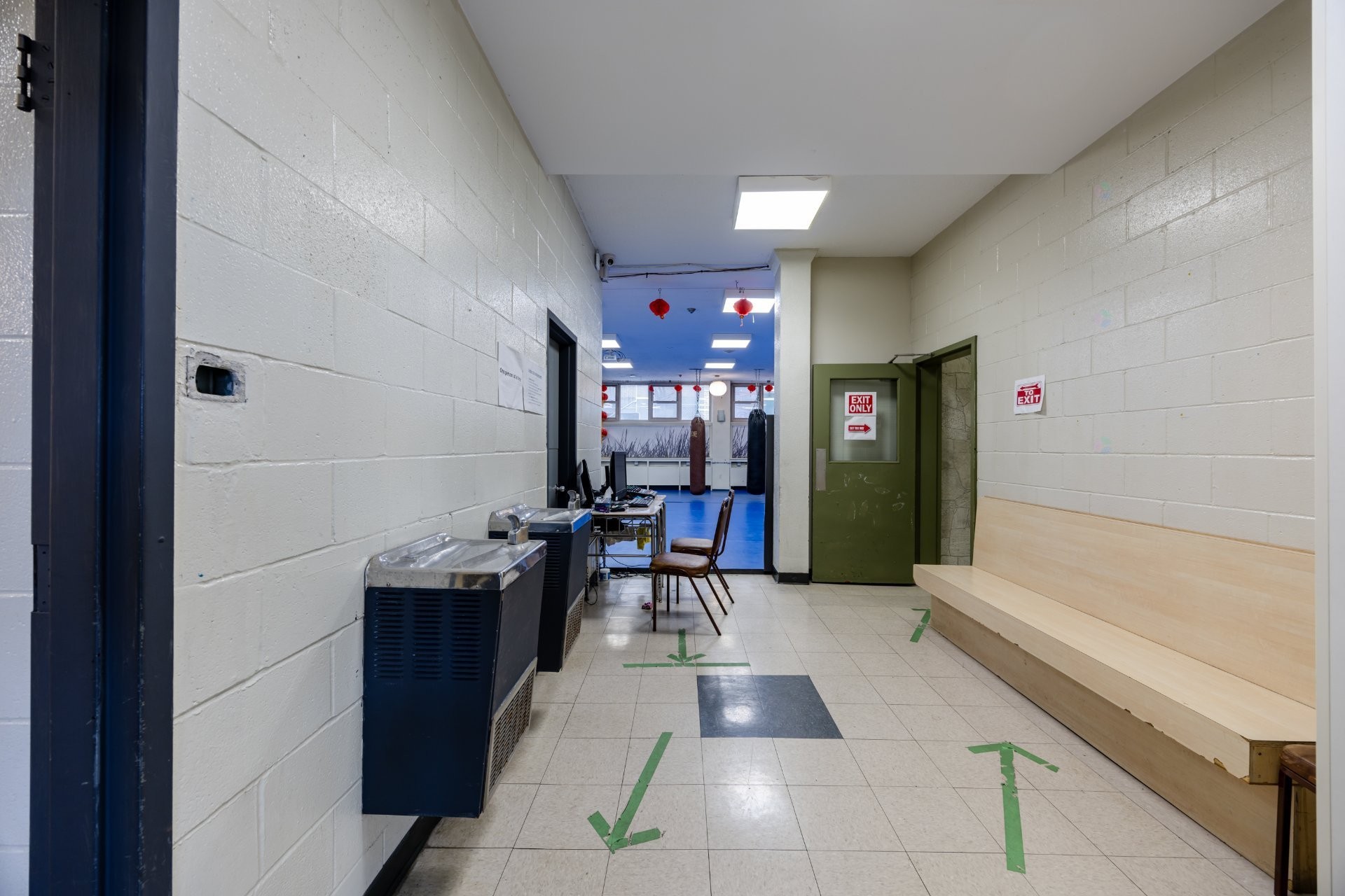 









690


Boul. Crémazie E.

,
Montréal (Villeray/Saint-Michel/Parc-Extension),




QC
H2P1E9

