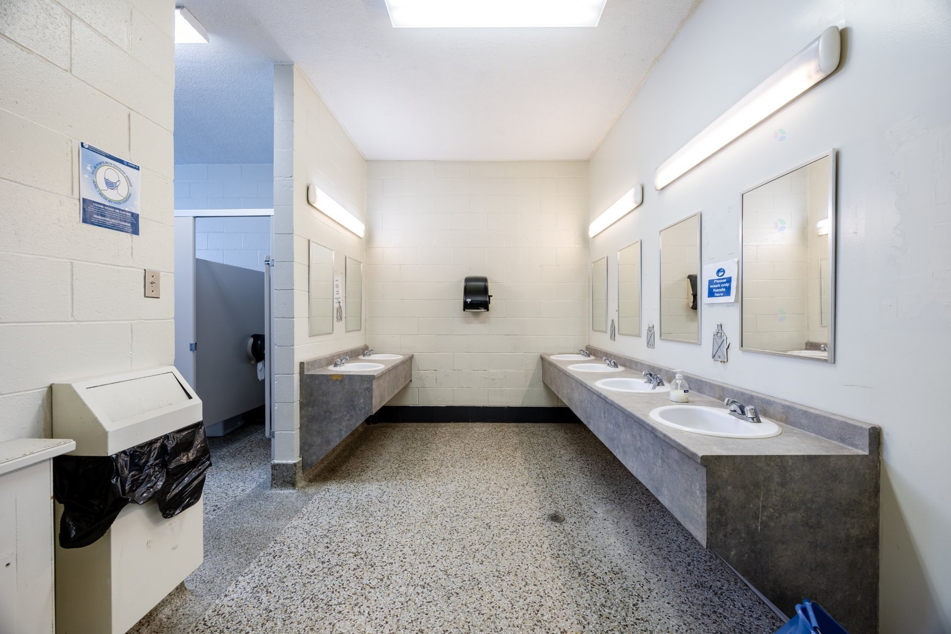 









690


Boul. Crémazie E.

,
Montréal (Villeray/Saint-Michel/Parc-Extension),




QC
H2P1E9

