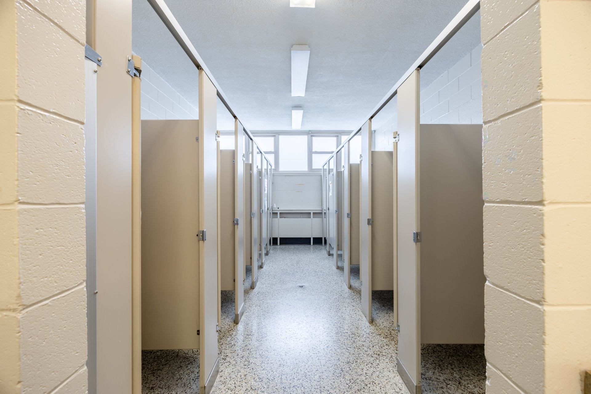 









690


Boul. Crémazie E.

,
Montréal (Villeray/Saint-Michel/Parc-Extension),




QC
H2P1E9

