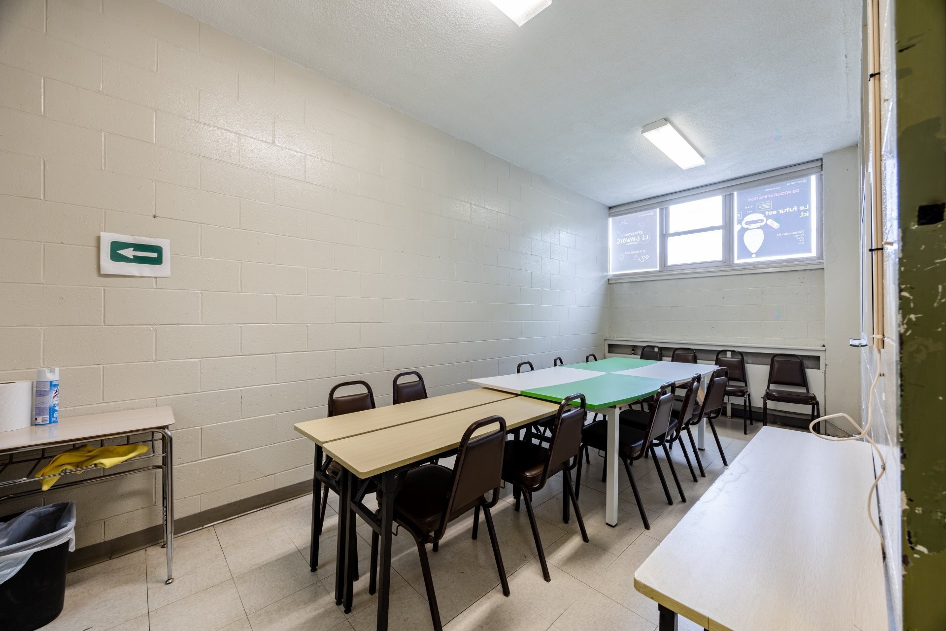 









690


Boul. Crémazie E.

,
Montréal (Villeray/Saint-Michel/Parc-Extension),




QC
H2P1E9

