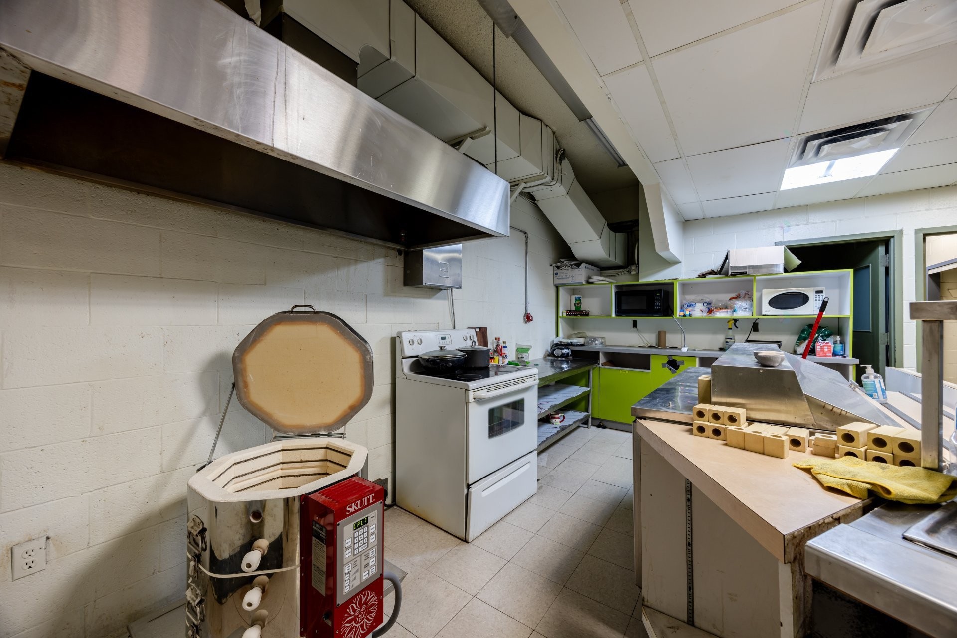 









690


Boul. Crémazie E.

,
Montréal (Villeray/Saint-Michel/Parc-Extension),




QC
H2P1E9

