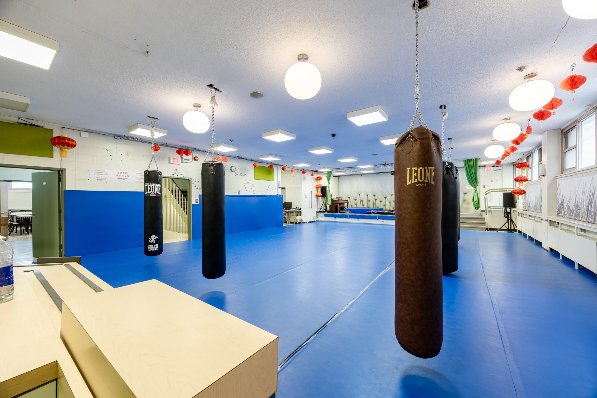 









690


Boul. Crémazie E.

,
Montréal (Villeray/Saint-Michel/Parc-Extension),




QC
H2P1E9

