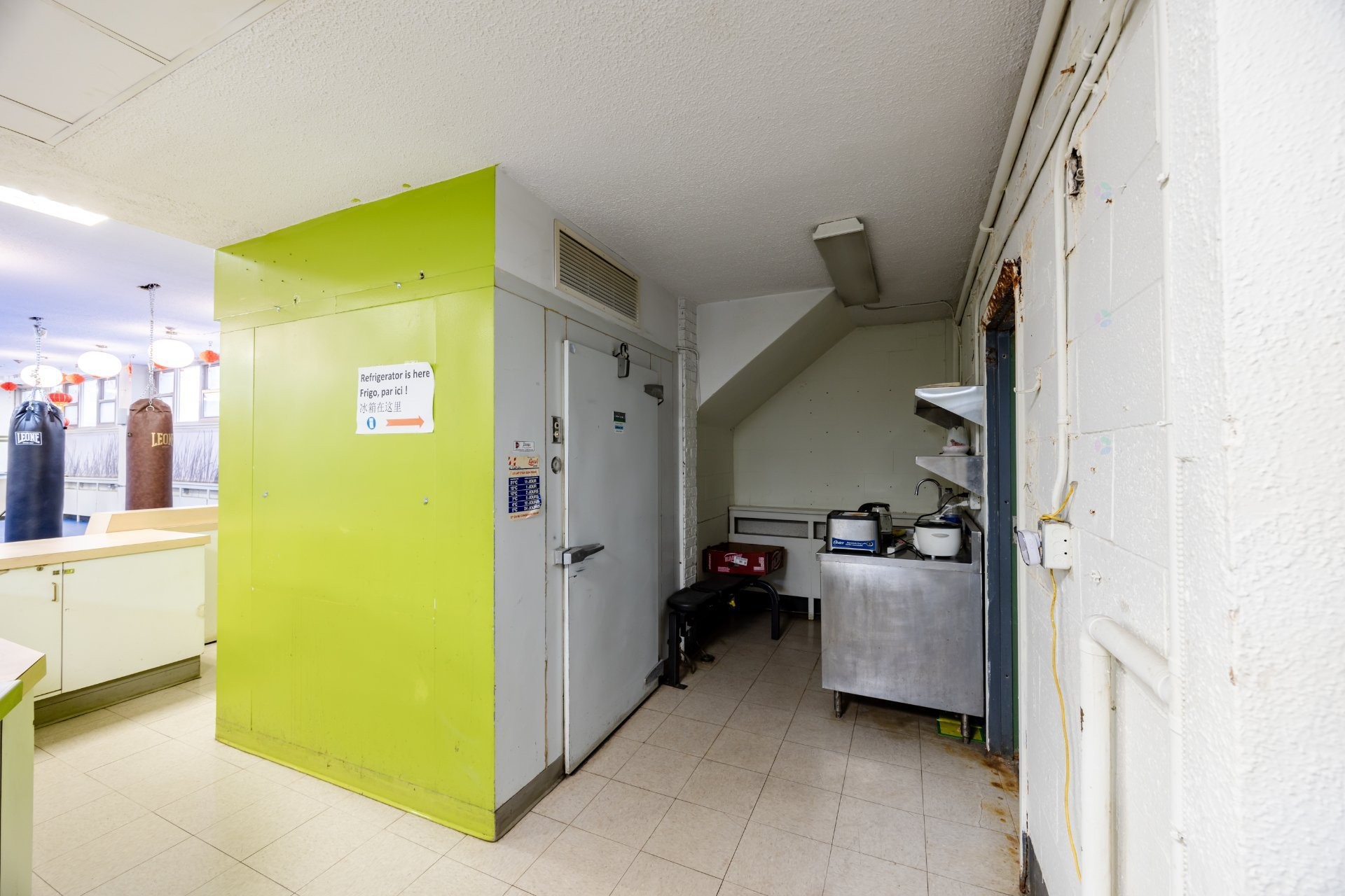 









690


Boul. Crémazie E.

,
Montréal (Villeray/Saint-Michel/Parc-Extension),




QC
H2P1E9

