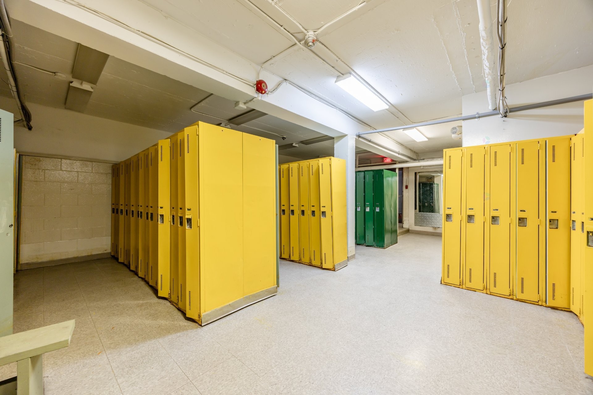 









690


Boul. Crémazie E.

,
Montréal (Villeray/Saint-Michel/Parc-Extension),




QC
H2P1E9

