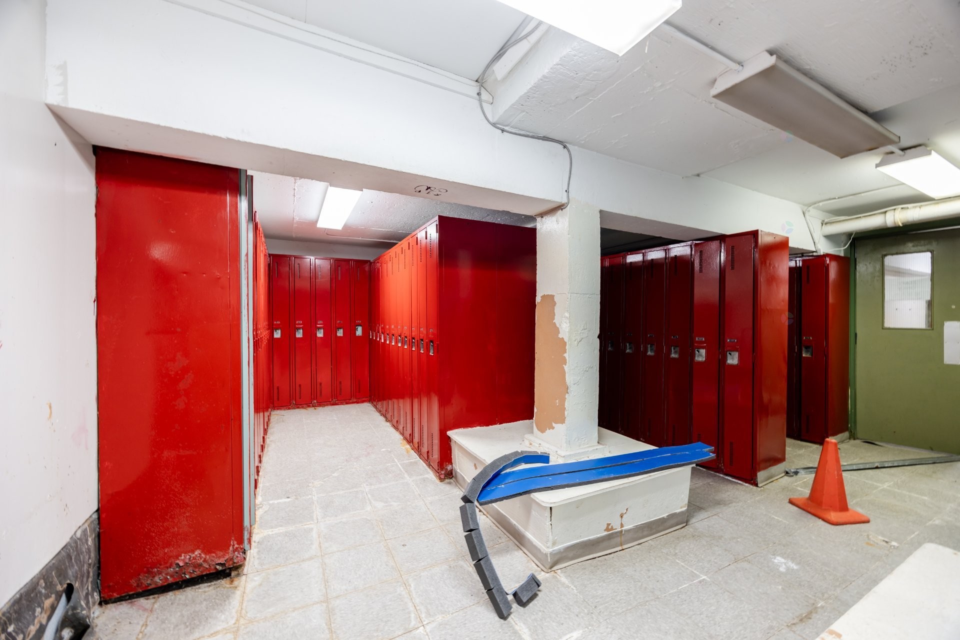 









690


Boul. Crémazie E.

,
Montréal (Villeray/Saint-Michel/Parc-Extension),




QC
H2P1E9

