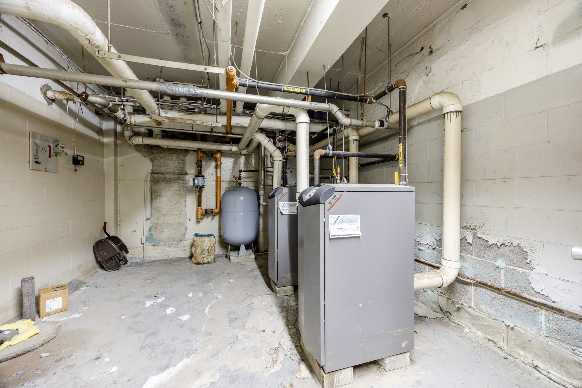 









690


Boul. Crémazie E.

,
Montréal (Villeray/Saint-Michel/Parc-Extension),




QC
H2P1E9

