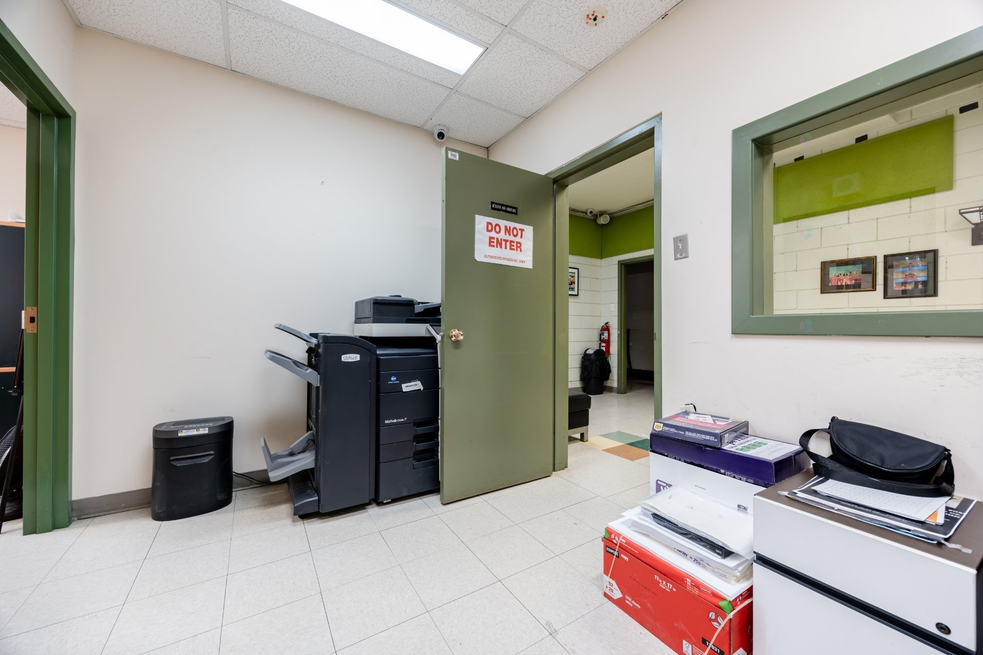 









690


Boul. Crémazie E.

,
Montréal (Villeray/Saint-Michel/Parc-Extension),




QC
H2P1E9

