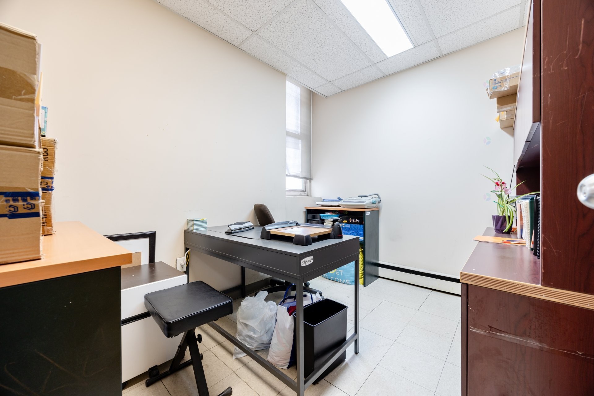 









690


Boul. Crémazie E.

,
Montréal (Villeray/Saint-Michel/Parc-Extension),




QC
H2P1E9

