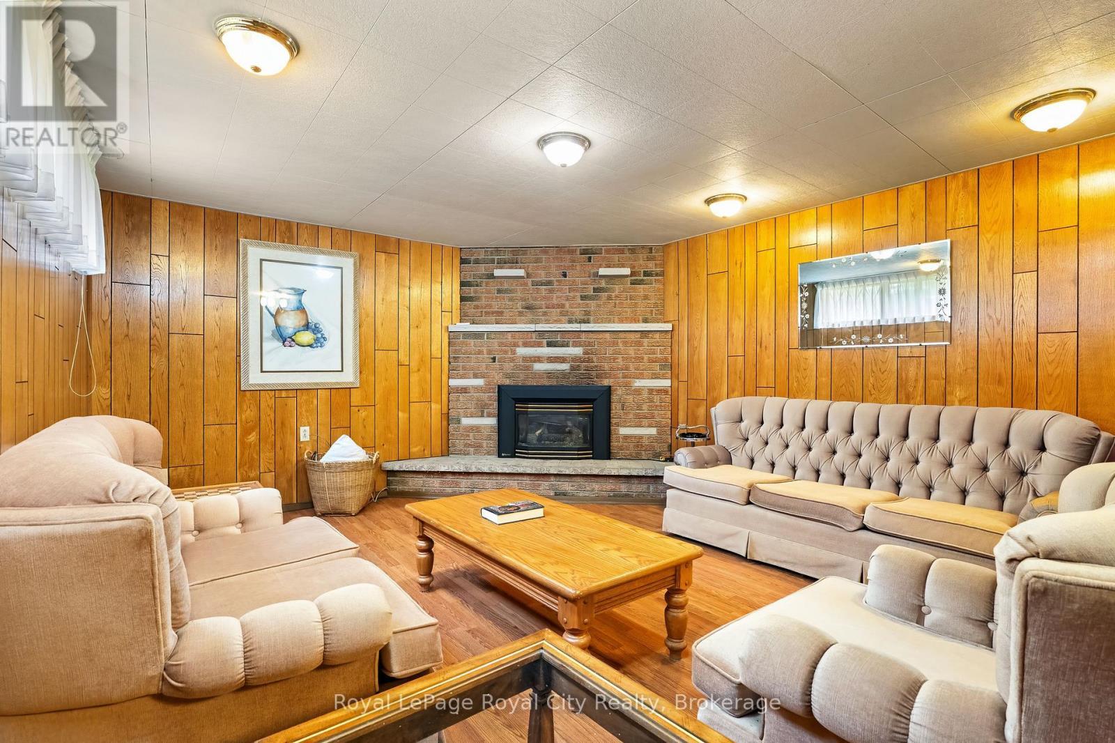 












4620 20 SIDE ROAD N

,
Puslinch,




Ontario
N1H6J3


