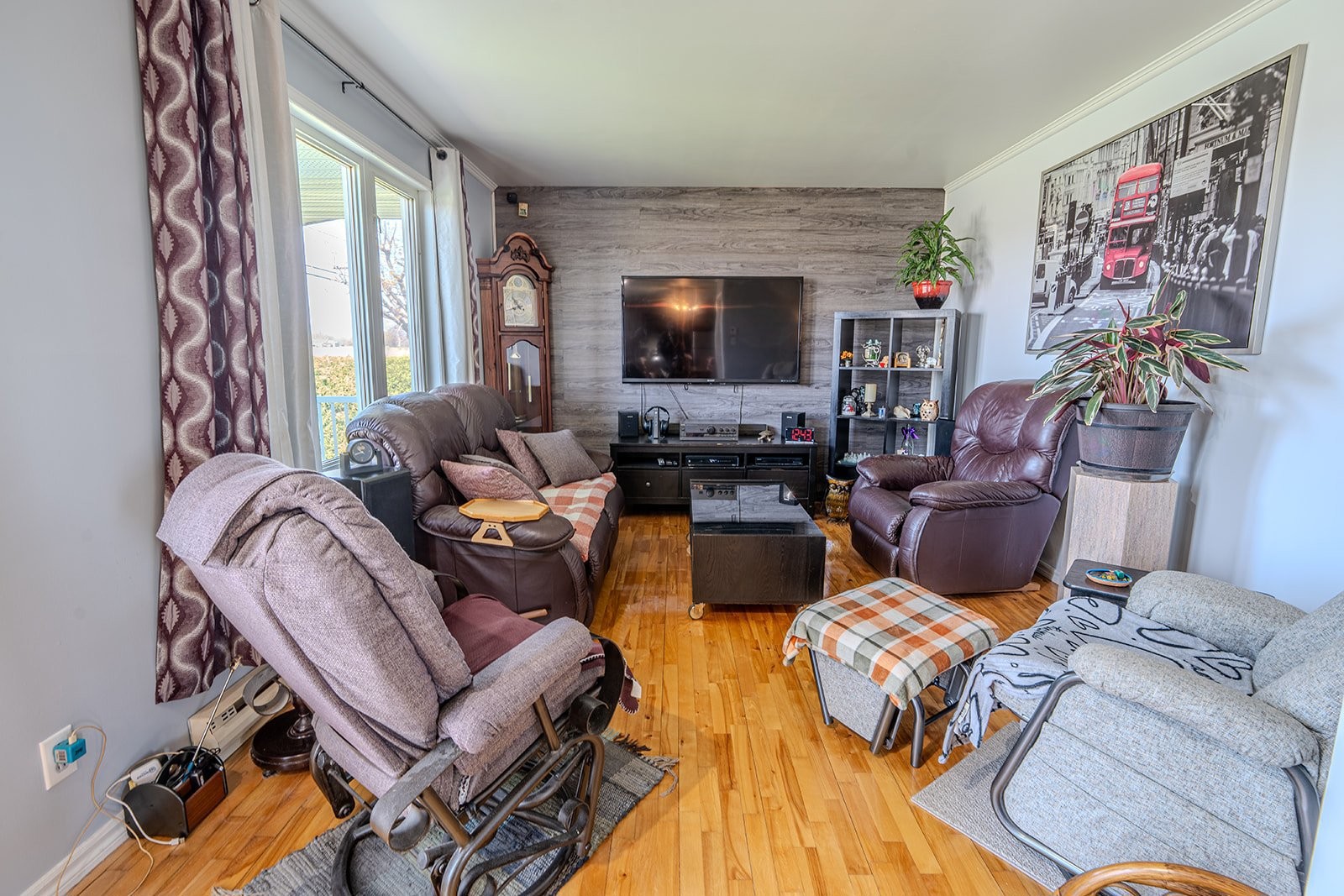 









189


Rue Principale

,
La Visitation-de-l'Île-Dupas,




QC
J0K2P0


