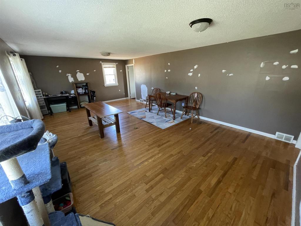 












343 Salmon River Road

,
Valley,




NS
B6L 4E6

