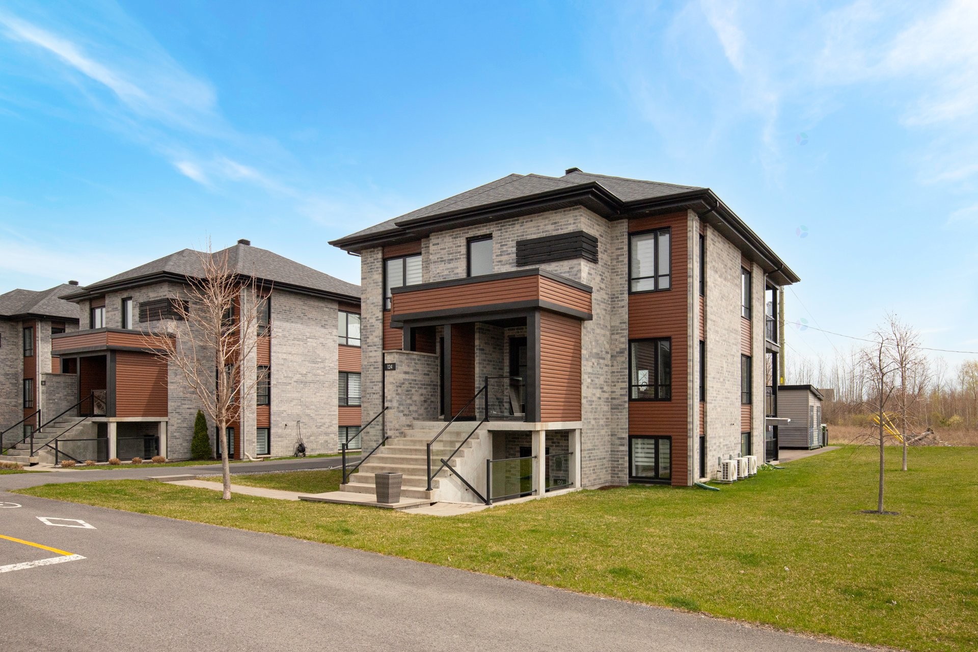 









120


Rue Bella

,
Saint-Jean-sur-Richelieu,




QC
J2X4Y6

