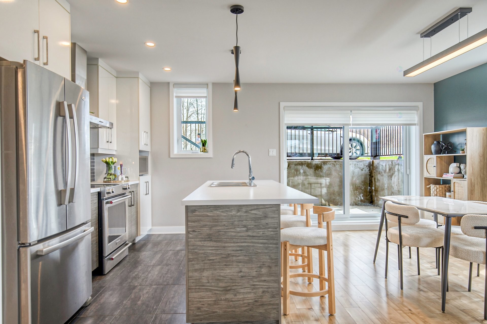 









120


Rue Bella

,
Saint-Jean-sur-Richelieu,




QC
J2X4Y6

