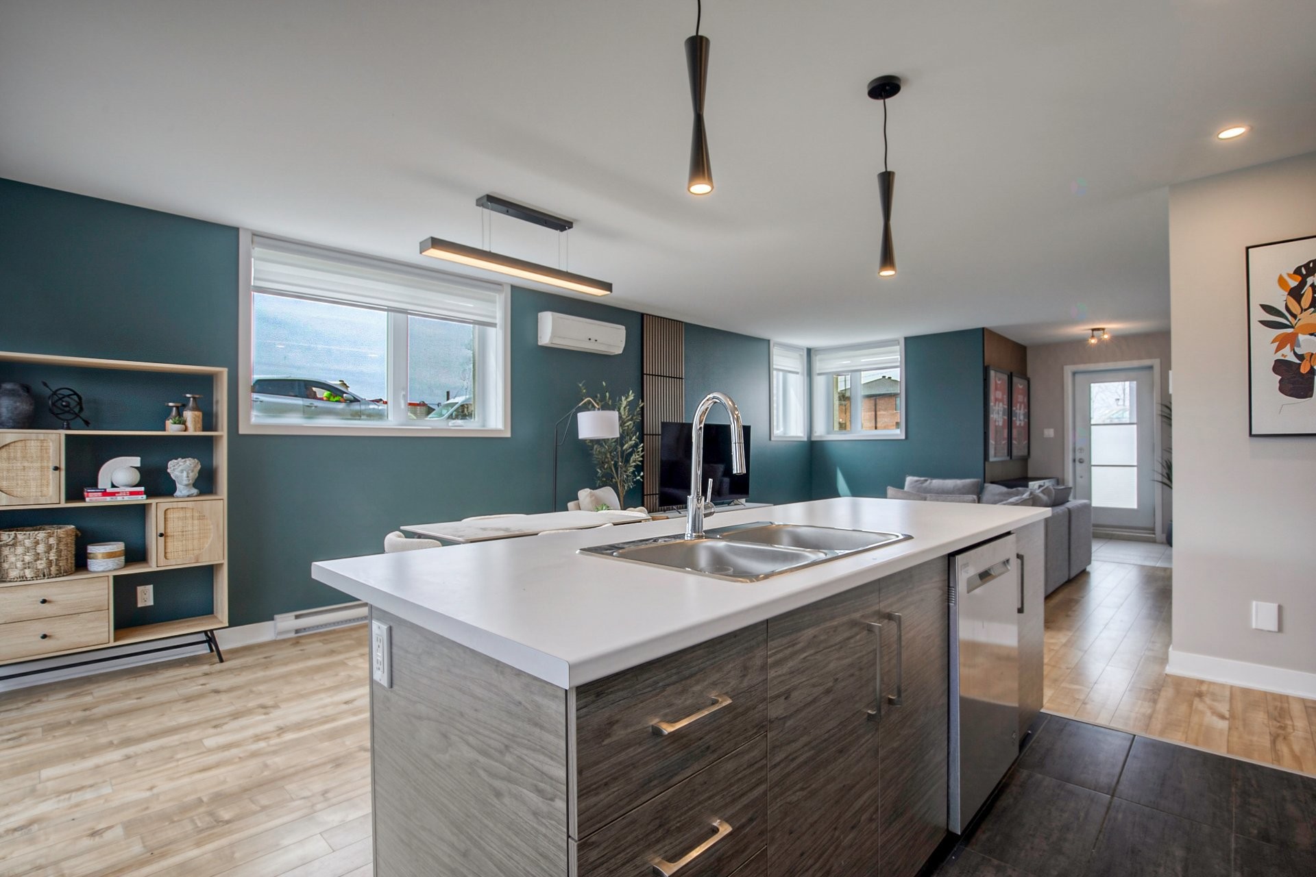 









120


Rue Bella

,
Saint-Jean-sur-Richelieu,




QC
J2X4Y6

