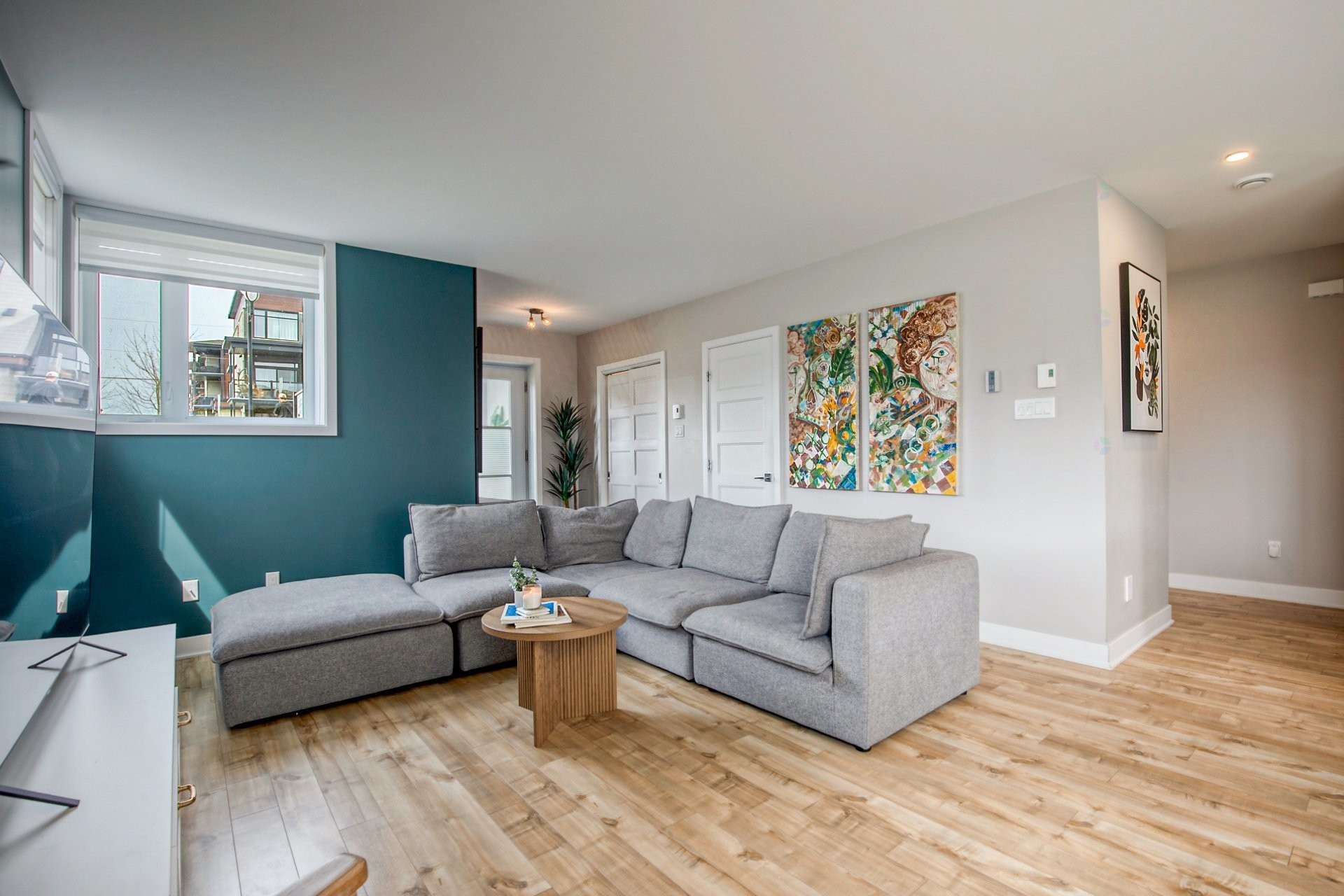 









120


Rue Bella

,
Saint-Jean-sur-Richelieu,




QC
J2X4Y6

